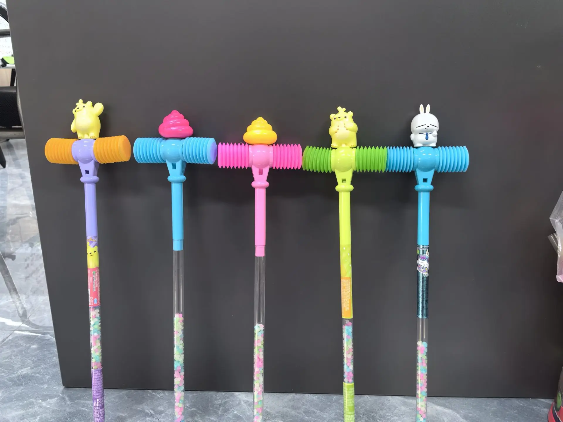 New Product 2024 New Hammer Sound Sweet Candy Tube Cartoon Whistle Toy Small Candy Toys