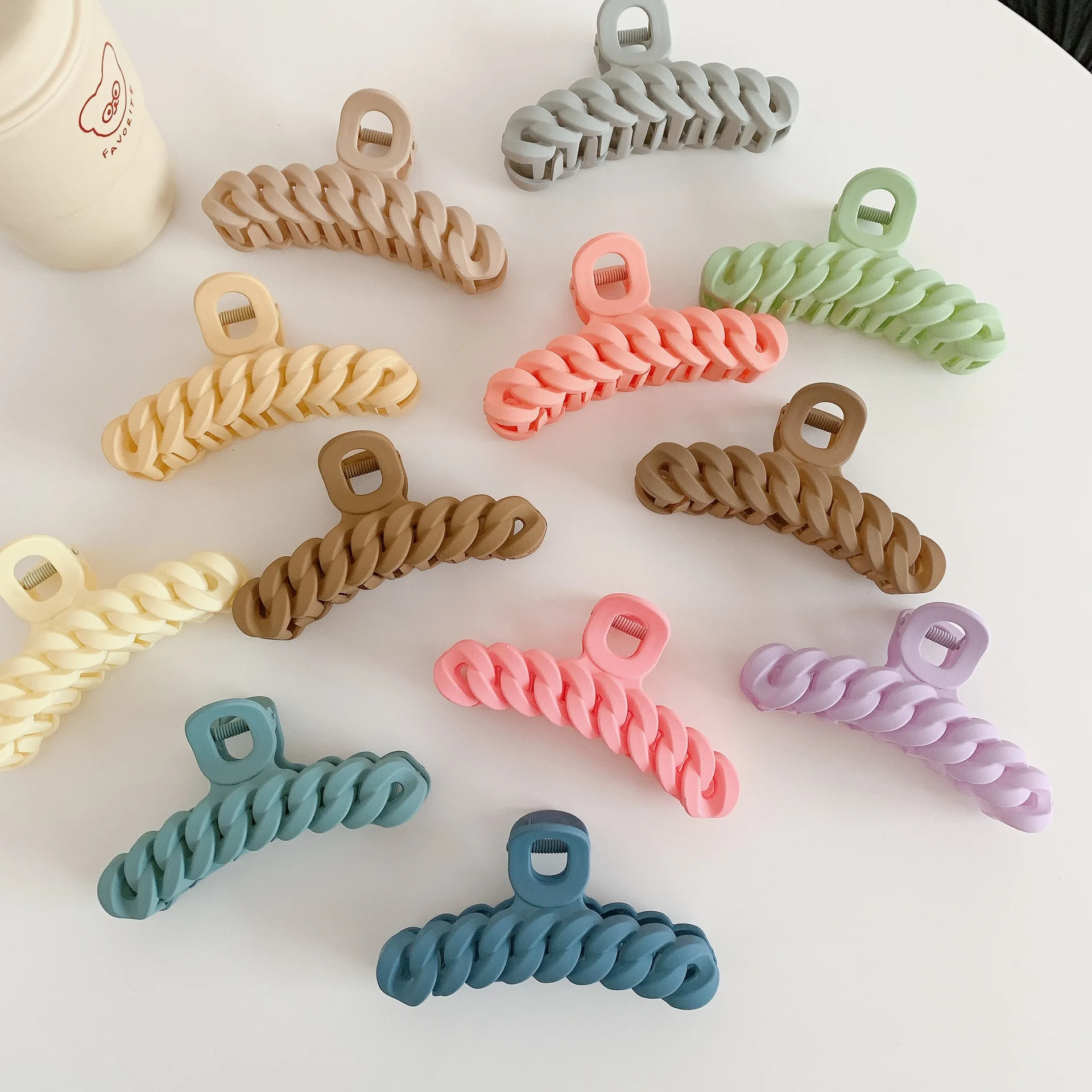 GIRLIZE Korean New Design 11cm Candy Color Braid Chain Shape Matte Large Plastic Hair Claw Clip Hair Crab For Women Girls