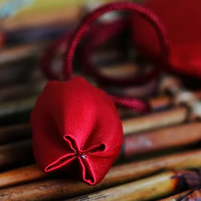 Stylish Pull-out Portable Key Storage Bag Character silk embroidery  Mini Card Holder High Protective Car Key Cover