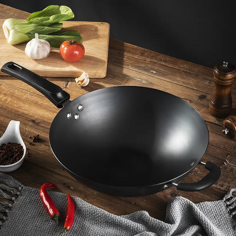 2024 Factory Wholesale Seasoned 36CM Wok Chinese Traditional Handmade Wok For Kitchen Pan Wooden Handle For Gas Cookware