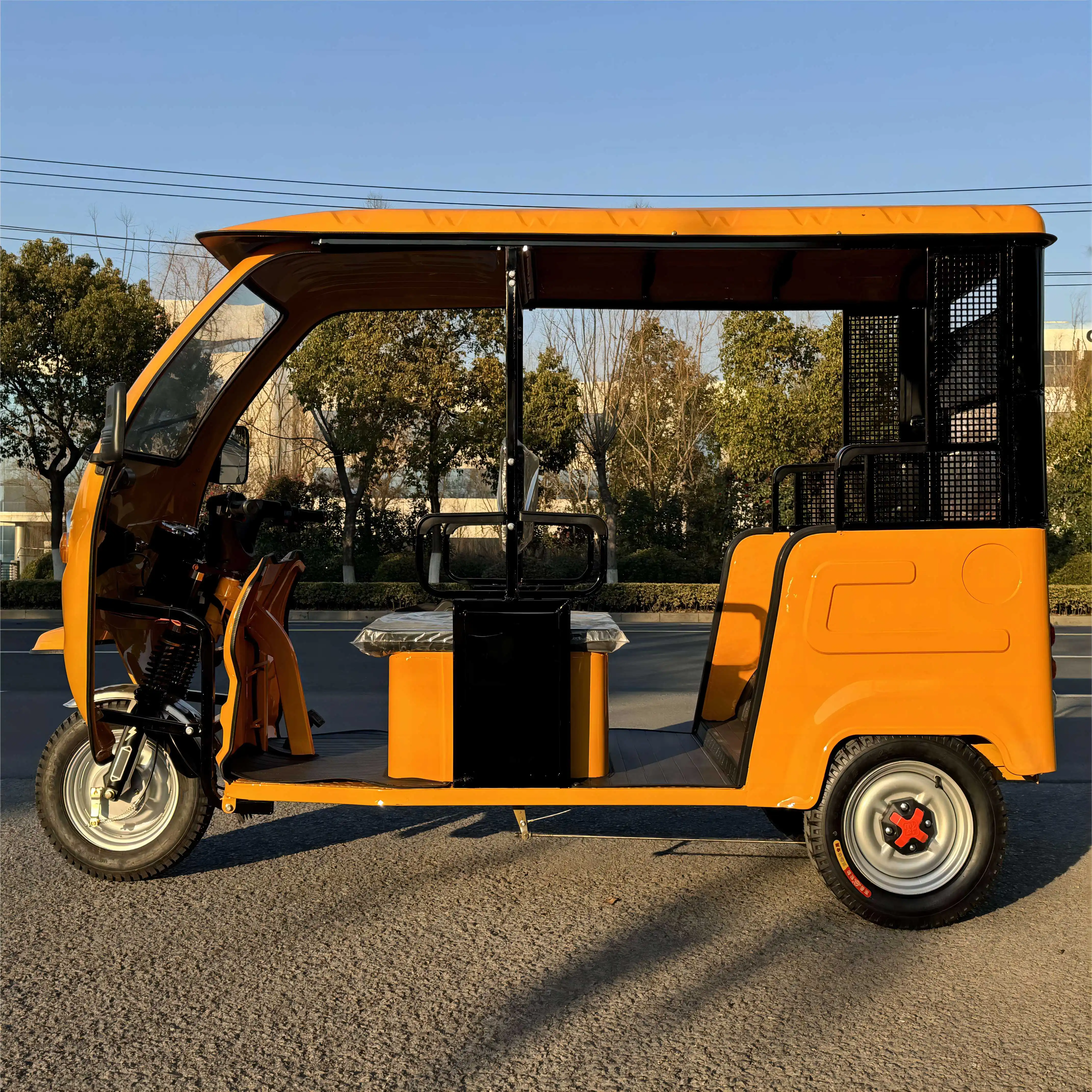 LB-ZK3WV 9 Seats Tuk Tuk 200cc Engine Taxi Tricycle 3 Wheel Bajaj Rickshaw