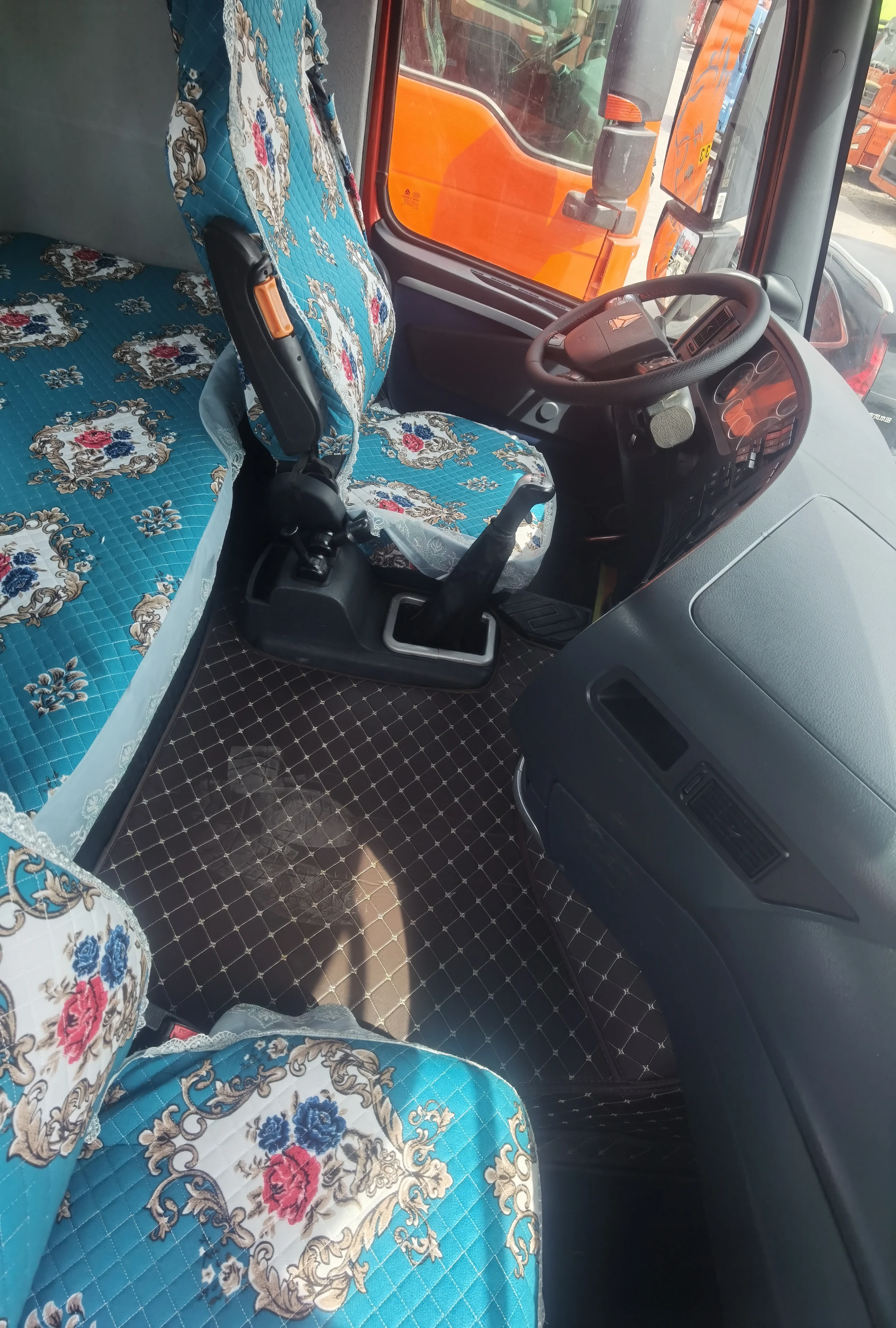 Sinotruk Howo T7h Tractor Truck 6*4 Heavy Trailer Used Tractor Truck 430hp Commercial Truck Trailers For Sale