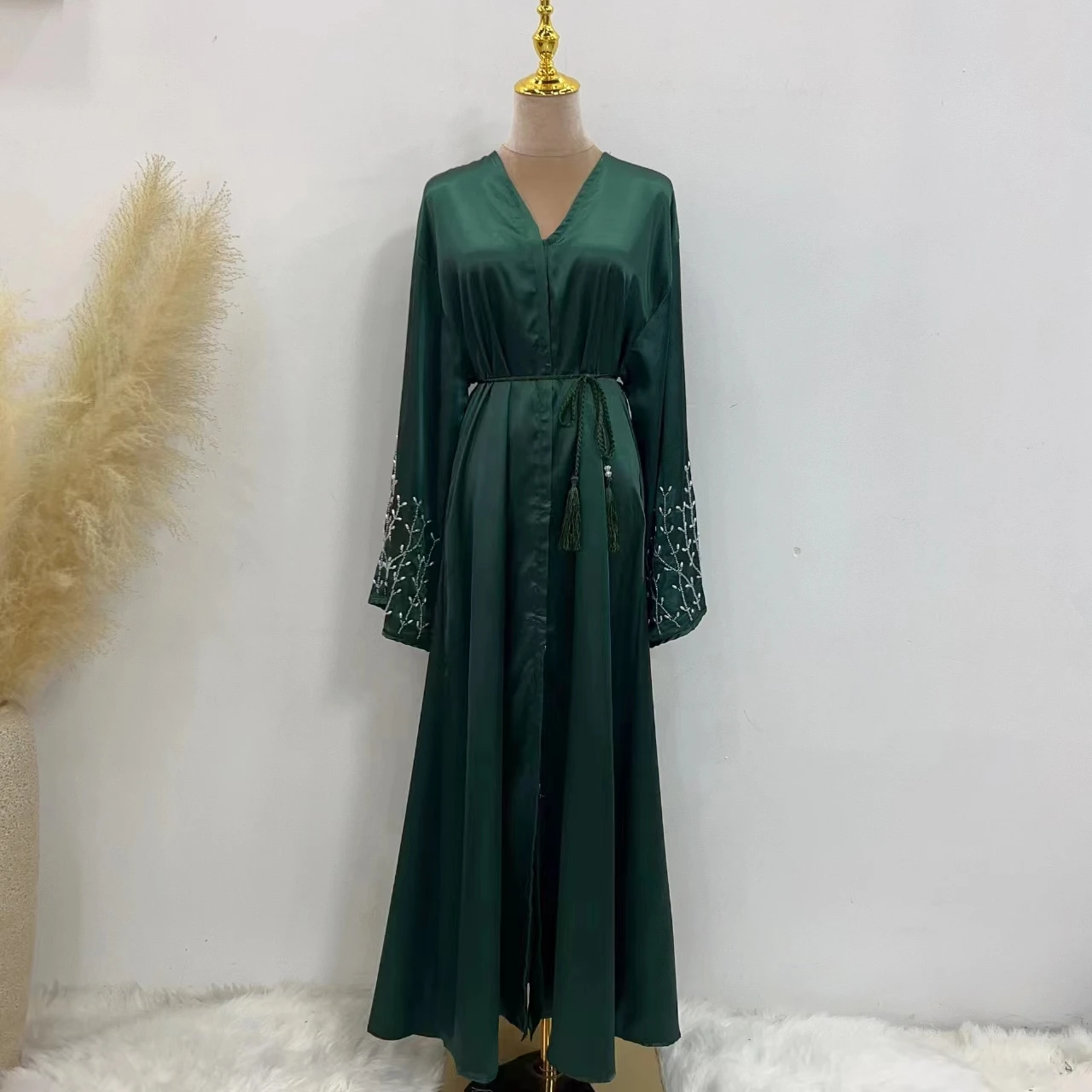 Loriya Manufacturer Turkey Modest Dubai Abaya Luxury Abaya with Handmade Beads Women Muslim Dress