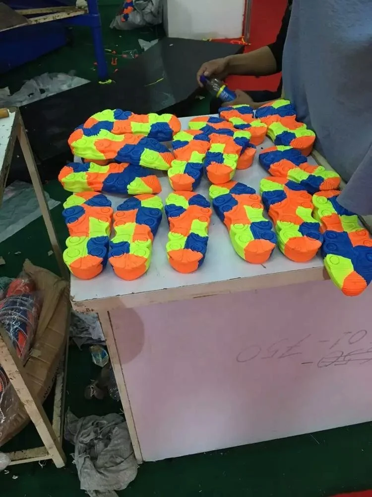 Three -color air blowing injection moulding machine