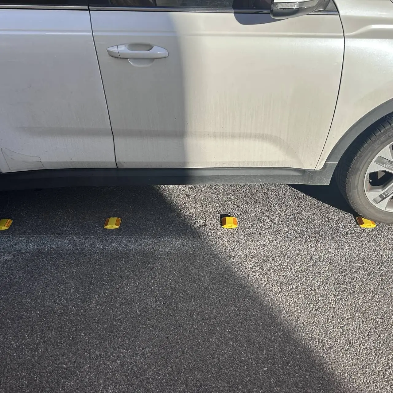 Plastic Road Studs White Cat Eye ABS Plastic Traffic Reflective Road Stud Lights Reflective lights