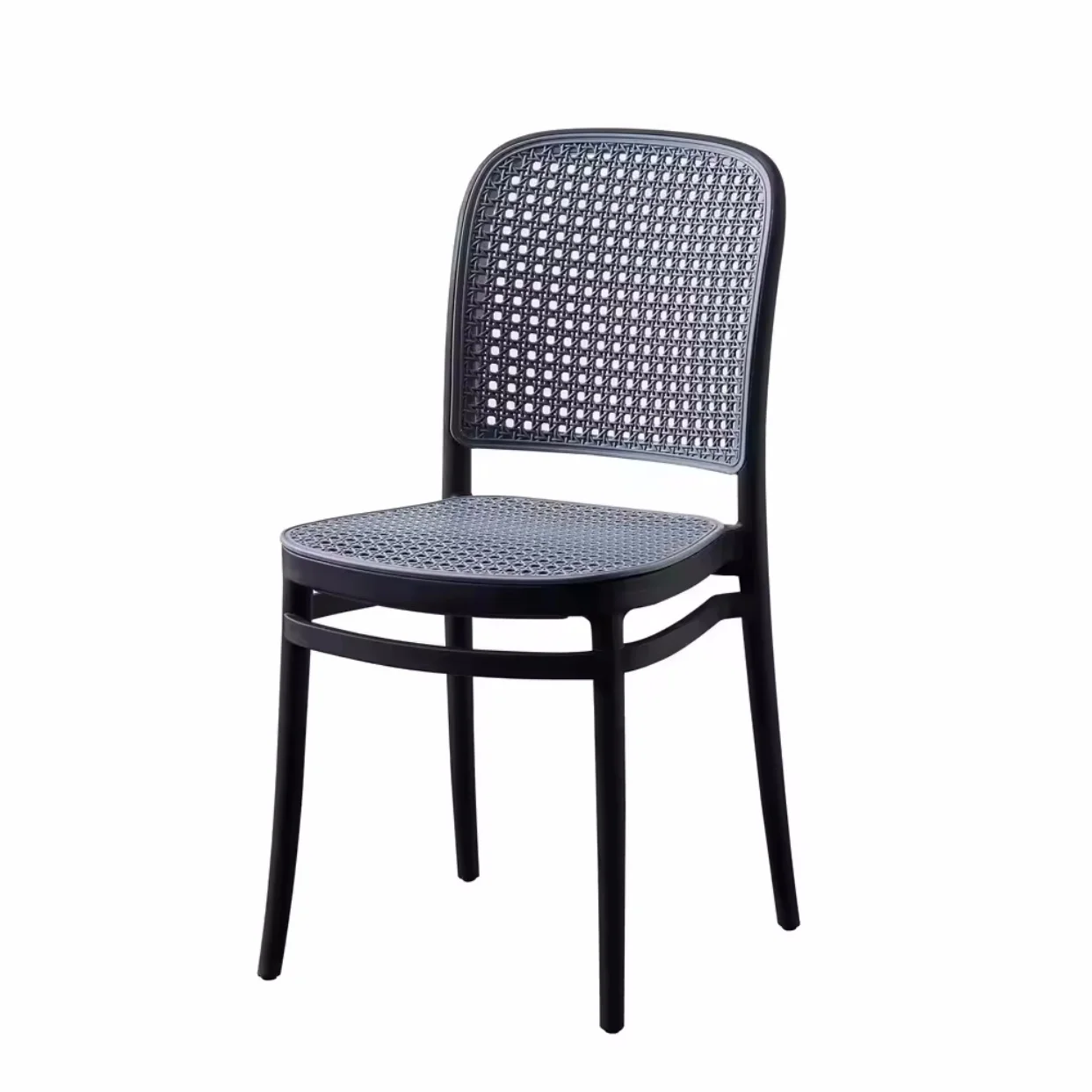 Пластиковый стул из синтетического ротанга