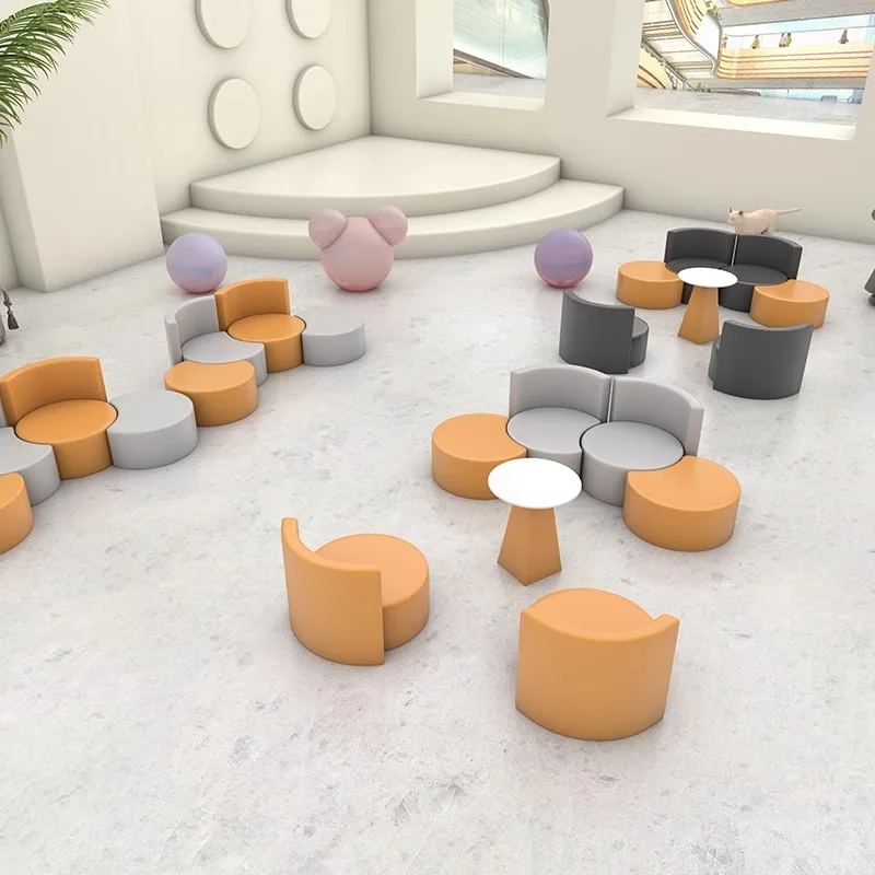 Wholesale Cartoon Design BT Speaker Mini Soft Silicone Toy Subwoofer RGB LED Lighting Wireless Wired Battery AUX Compatible