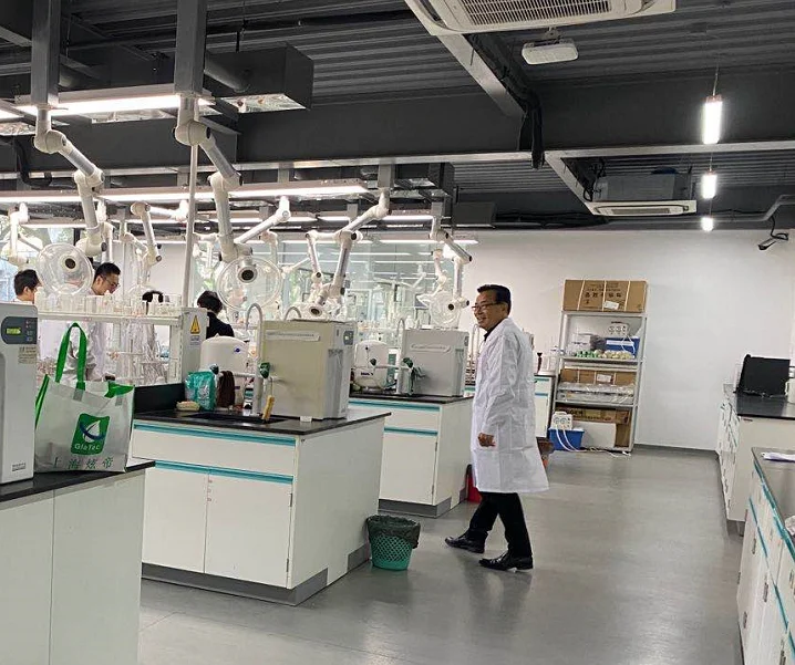  Производитель продает напрямую 98% нитрата хрома черного цвета с украшением в виде кристаллов CAS7789-02-8 хромовой