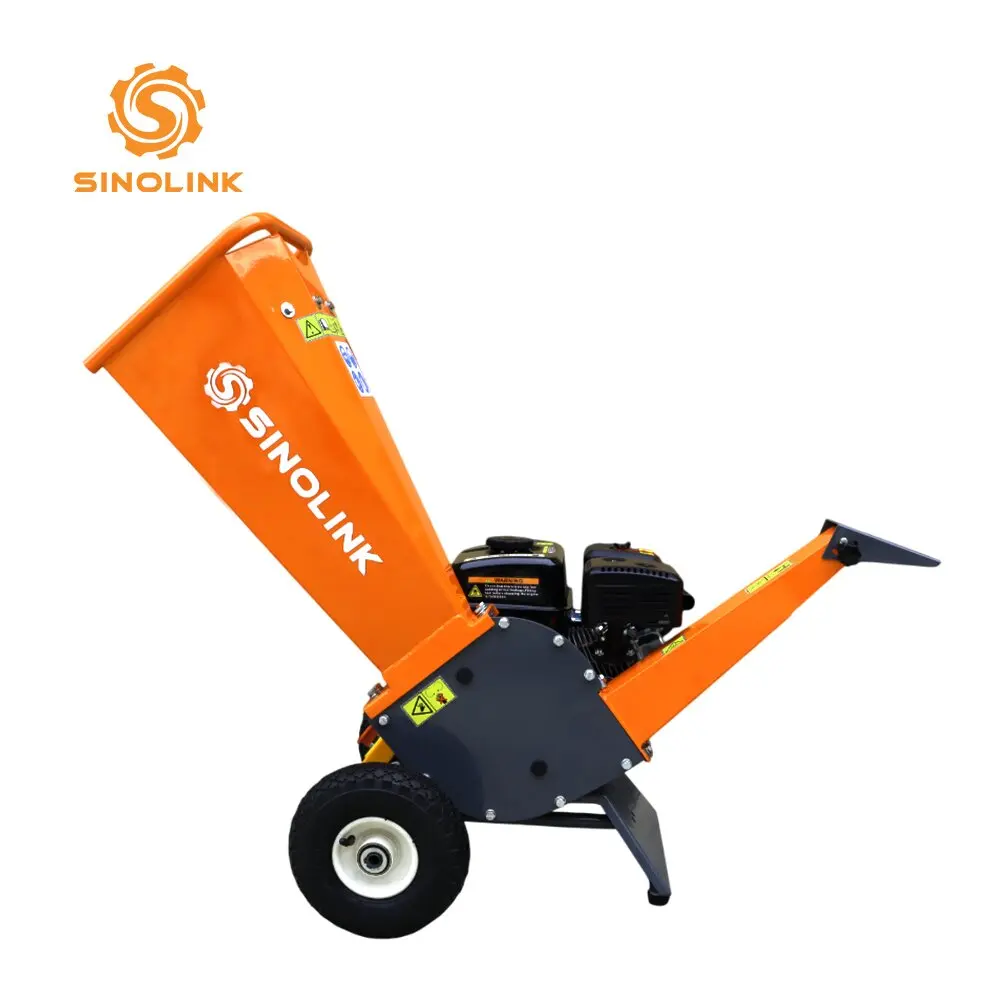 Lightweight and small gasoline wood chip crusher