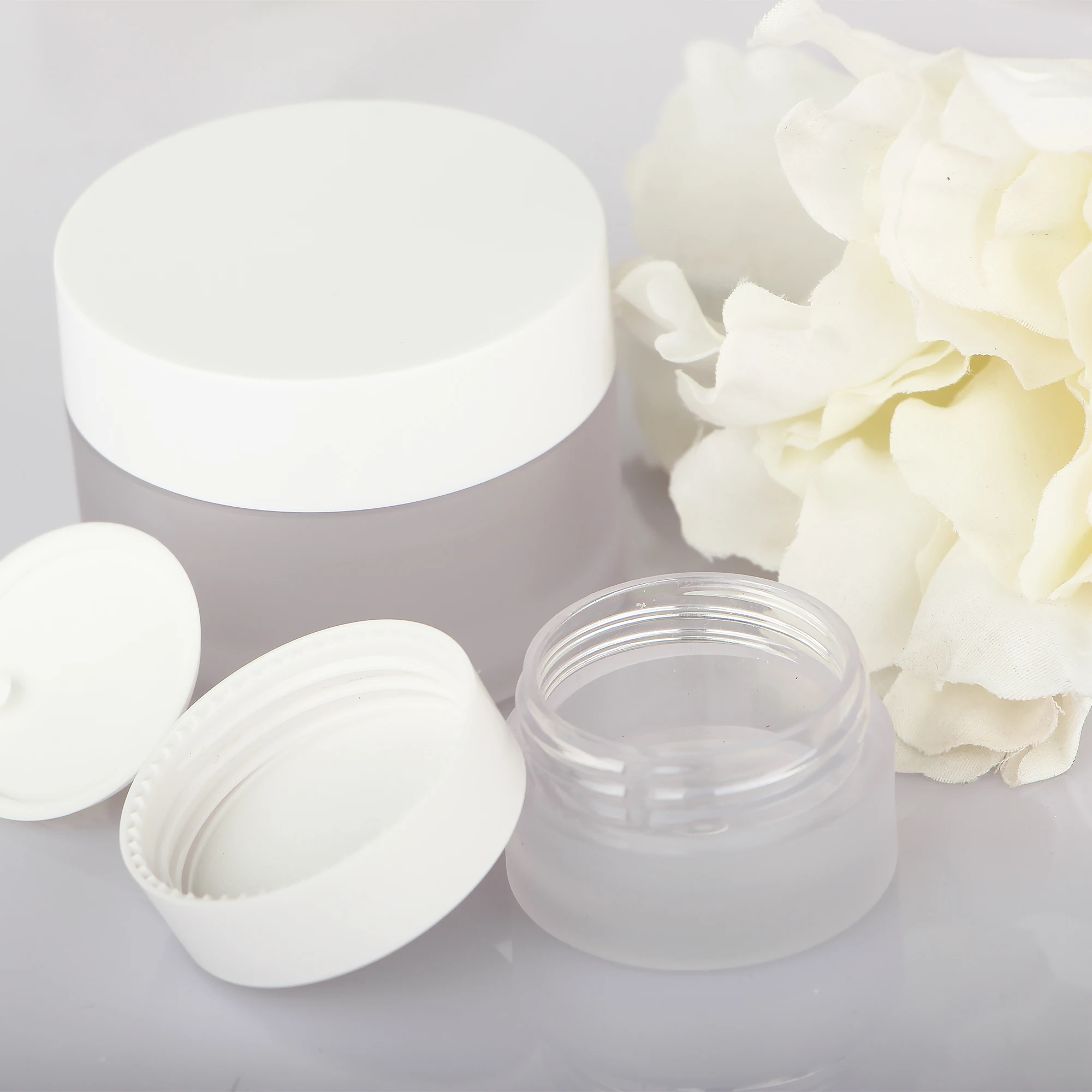 Plastic Cosmetic Packaging Round Jars 5ml 15ml 30ml 50ml 100ml 250ml PETG Frosted Lotion Jars and Body Cream Jars with Lid