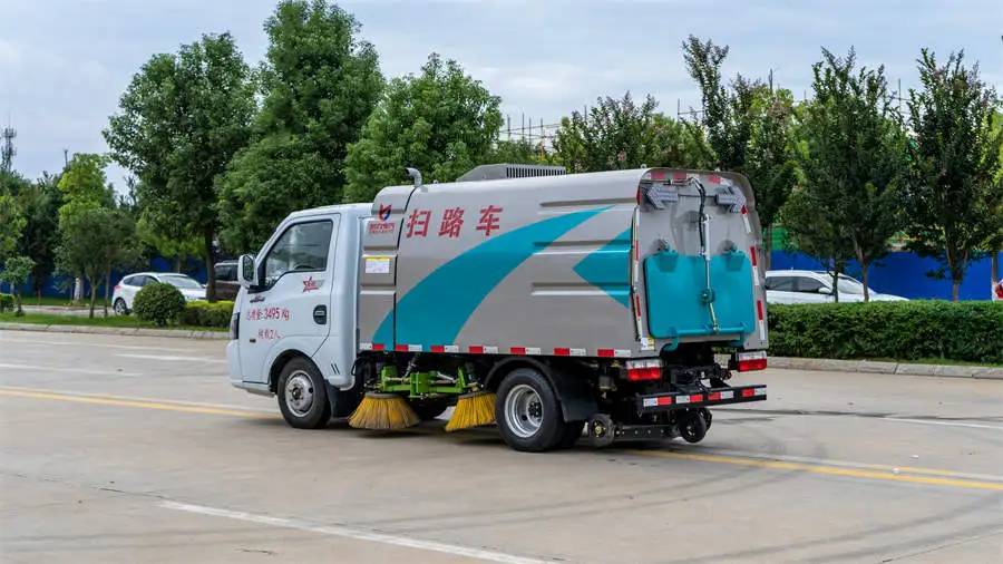 China can be customized 4*2 dongfeng 5 cubic small road sweeper road vacuum truck city sanitation vehicle