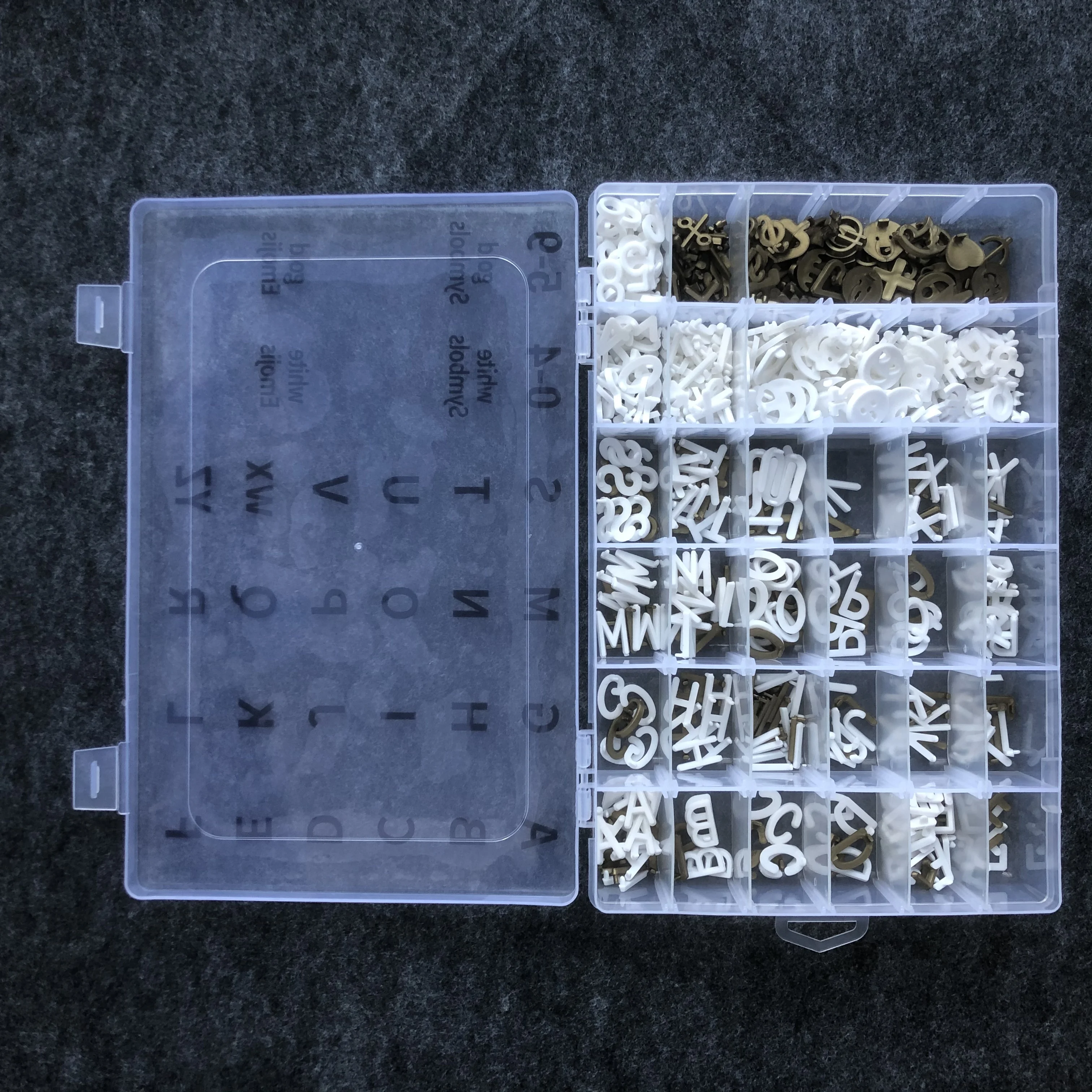 
High Quality Plastic Letters case Letter Organizer Box with 690pcs letters / symbols / numbers For The Felt Letter Board IBEI 