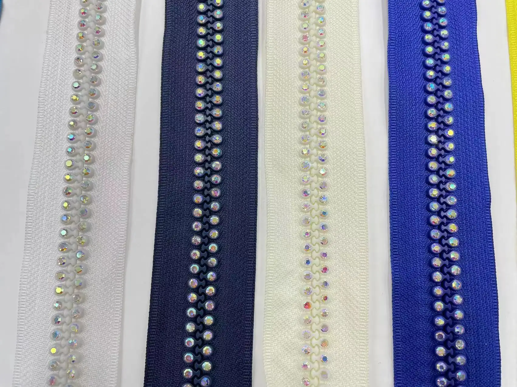 High Quality 3#5#10# Rhinestones Zipper Fashion Open-End Colorful Diamond Plastic Resin Zipper