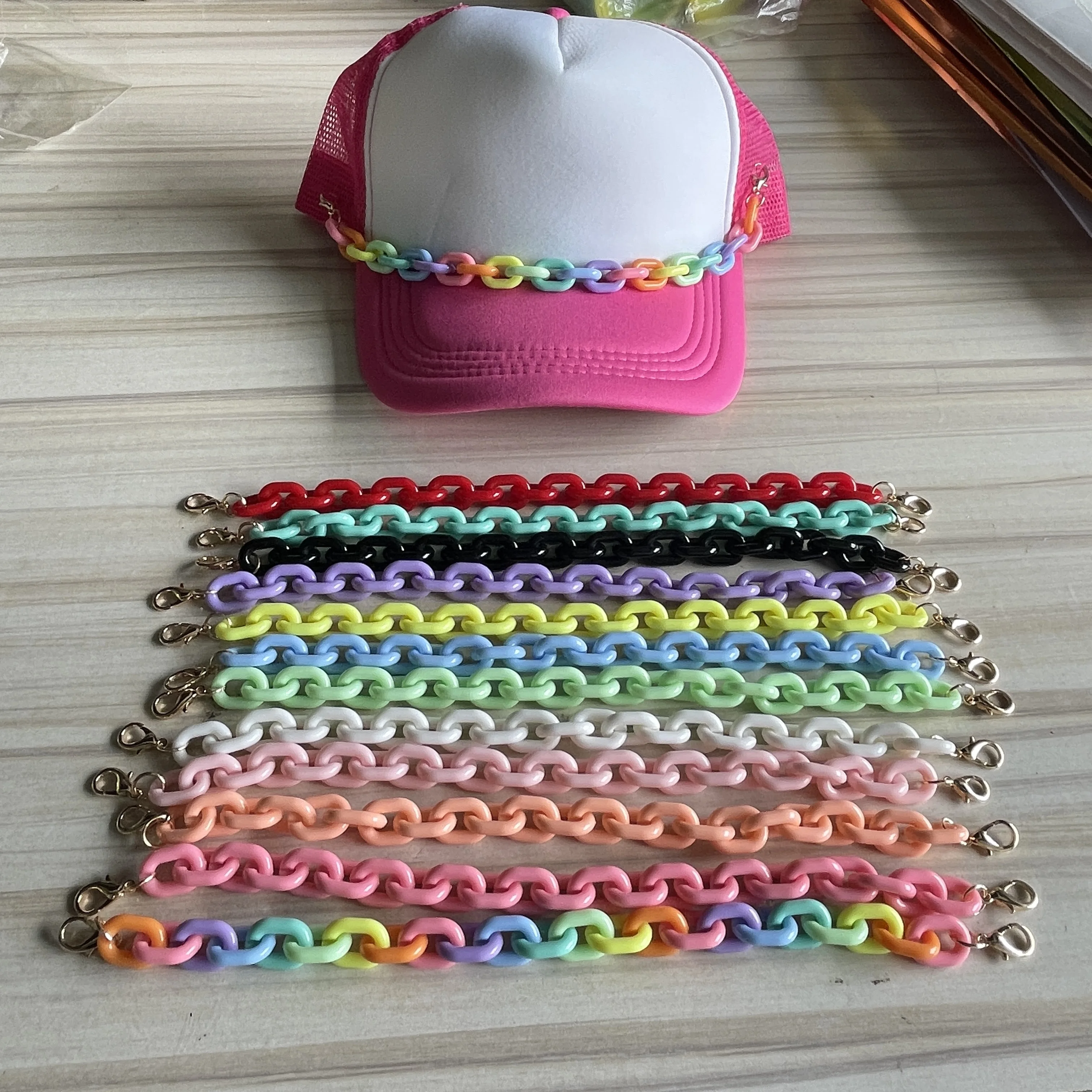 Wholesale High Quality Bulk Paperclips Cap Trucker Hats Chains Acrylic Trucker Hat Chains with Chain