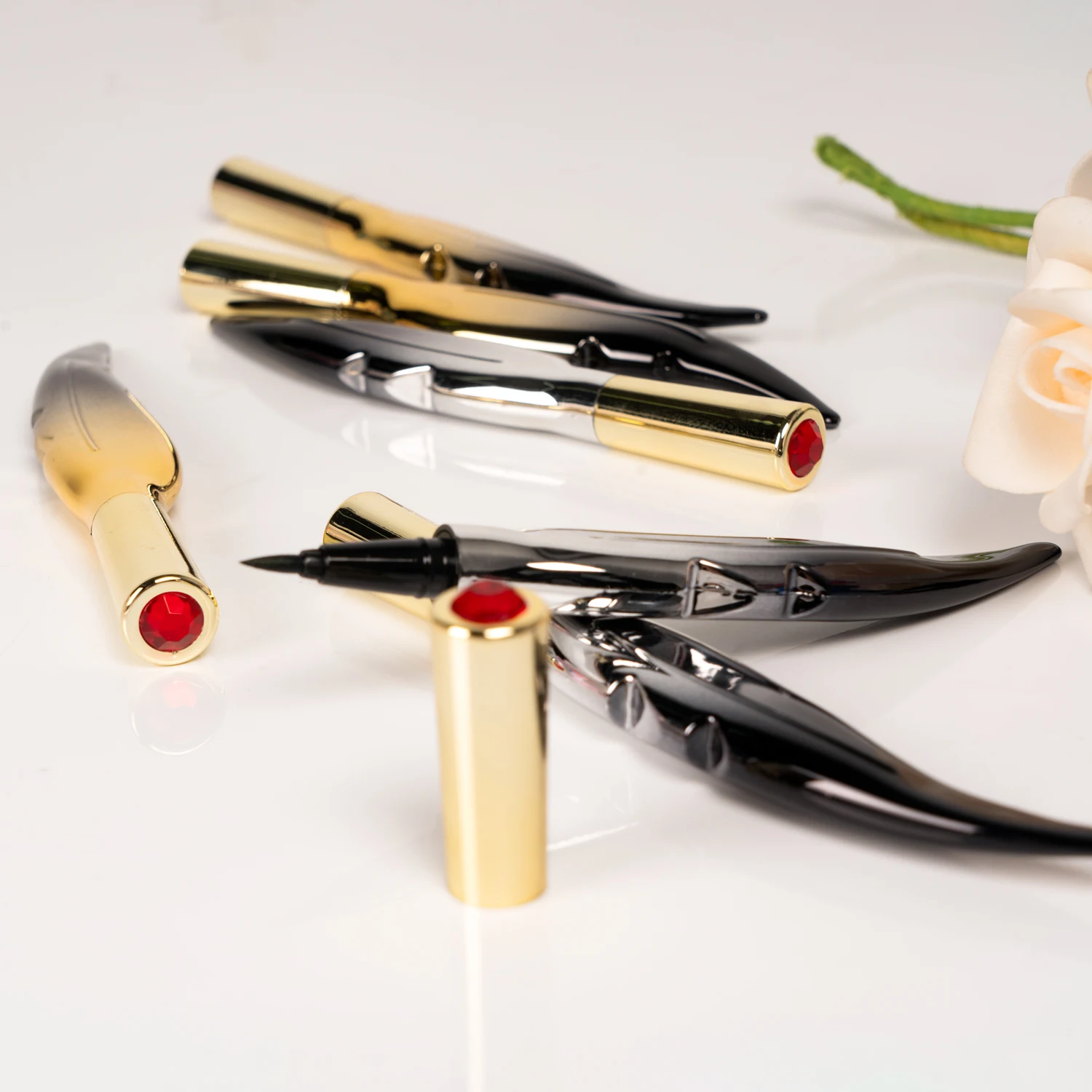 2021 New design self adhesive eyeliner 3d mink eyelashes private label mink lashes magic eyeliner glue pens