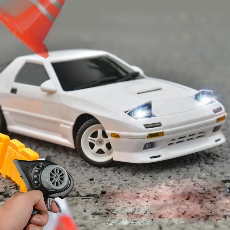 1:18 2.4G RC 10+km/h Shrifting Hobby Remote Control Vehicle Drift Car Build-in Gyroscrope One Key Rollover Lamps