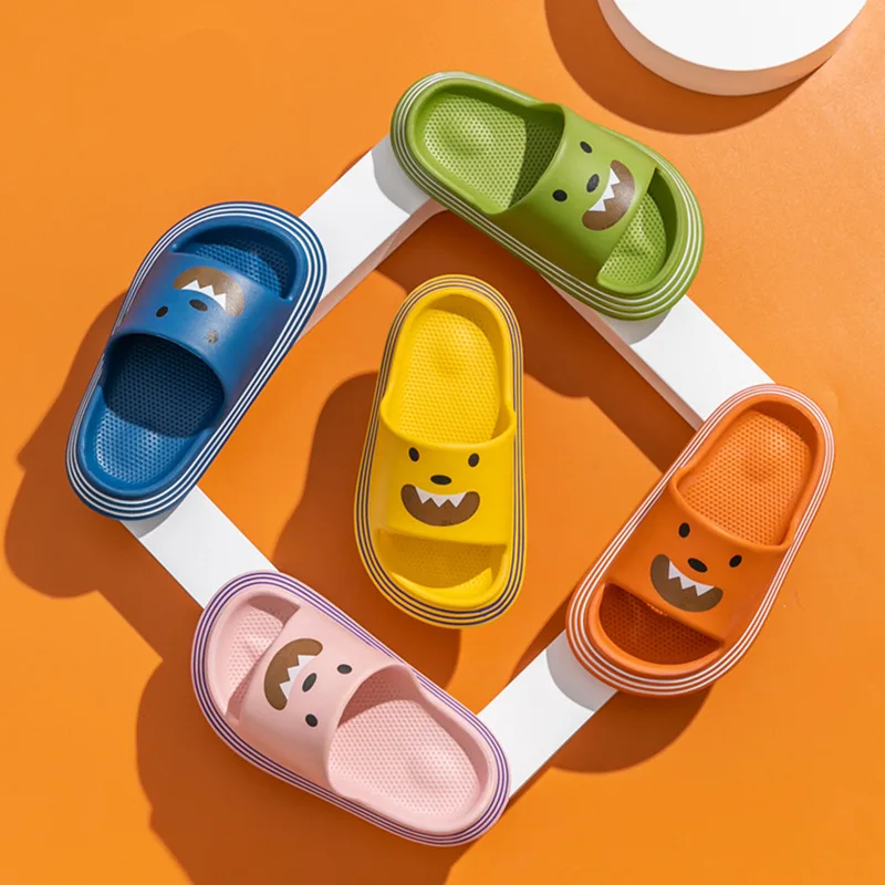 Летние детские тапочки, симпатичная верхняя одежда, домашние детские сандалии и тапочки на мягкой подошве с толстой подошвой для мальчиков и девочек