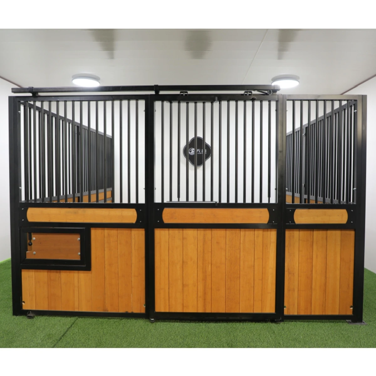 China horse stable stall front slidin gate horse stable box 3.5m 4m european style outdoor horse stables panels