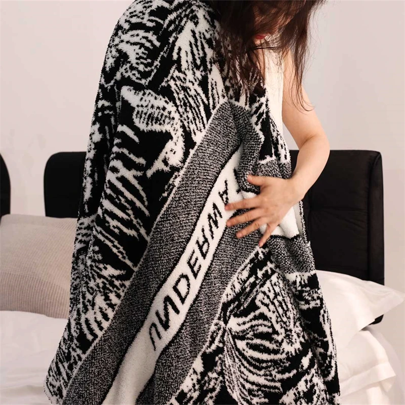 WT New Underwater World Animal Warm Soft Plush Decorative 100% Polyester Knitted Throw Blanket Home