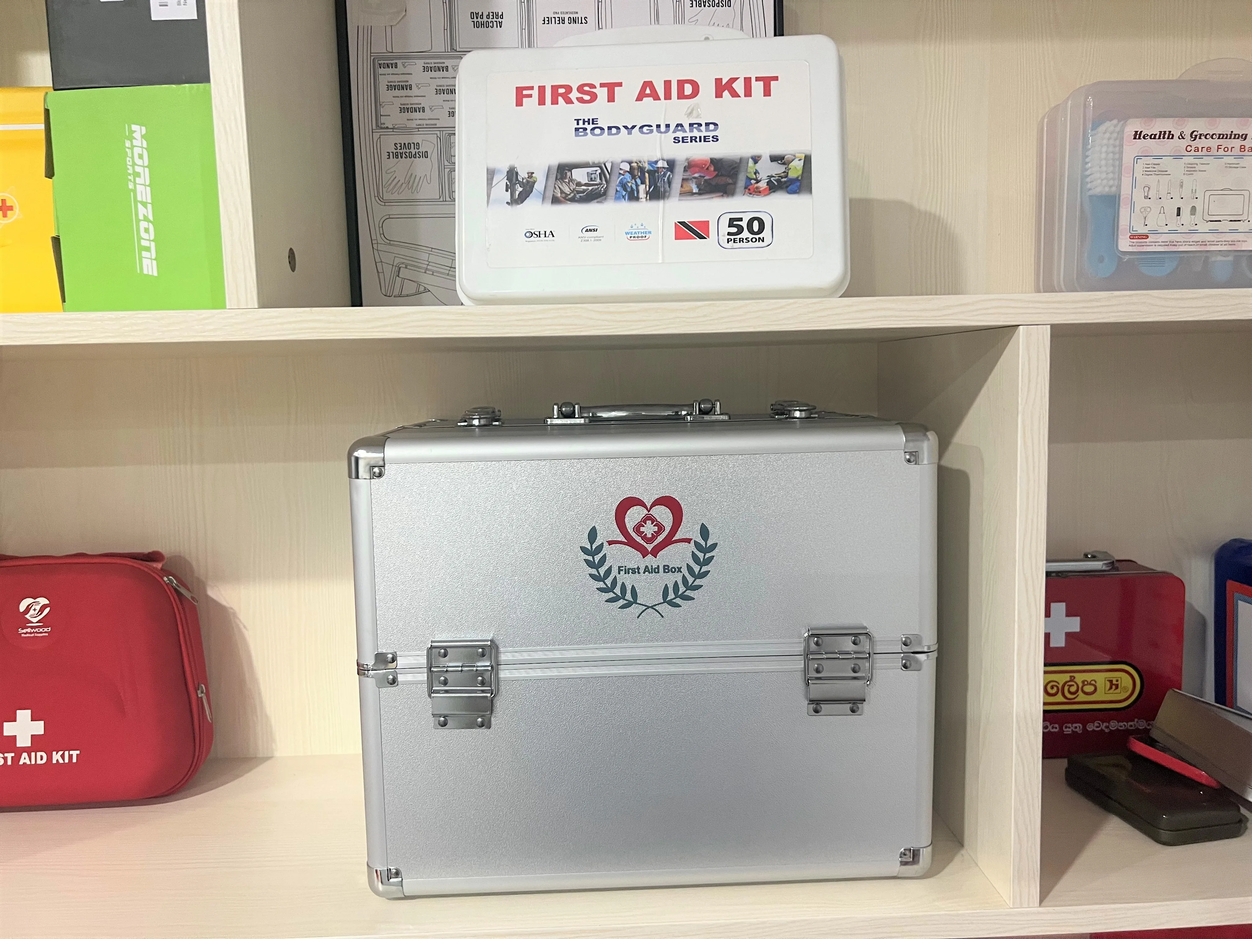 OEM Multi-Functional Aluminium Health First Aid Kit Box Medical