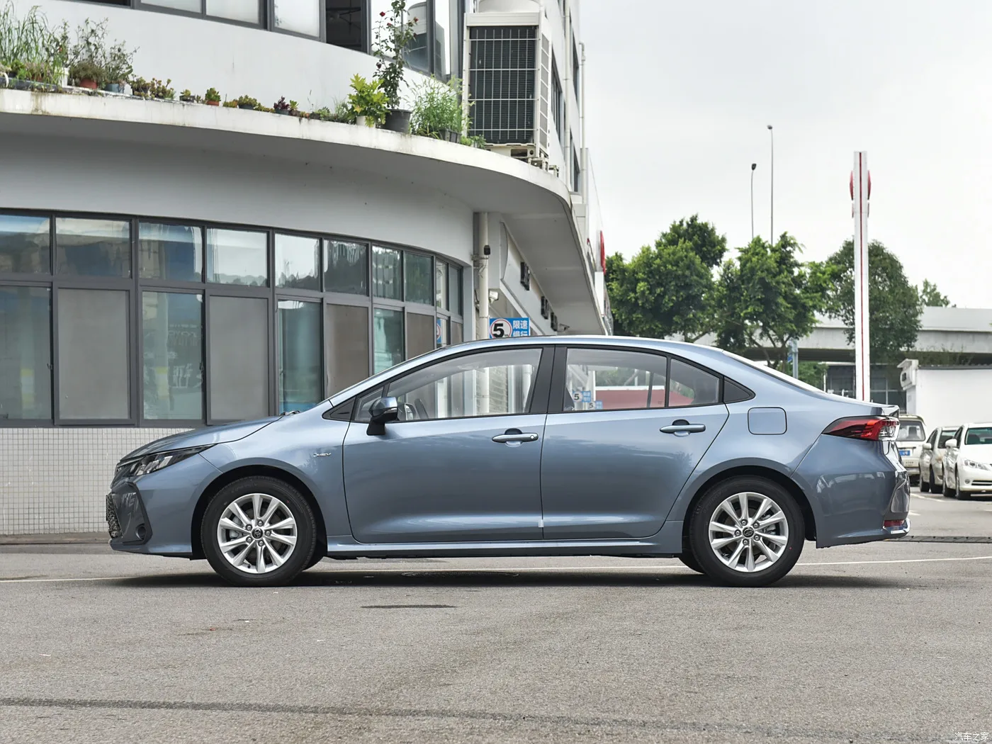 Новые Тойоты Corollas автоматические Седаны кожаные сиденья левое рулевое управление ACC круиз-контроль R16 шины Euro VI стандарт выбросов
