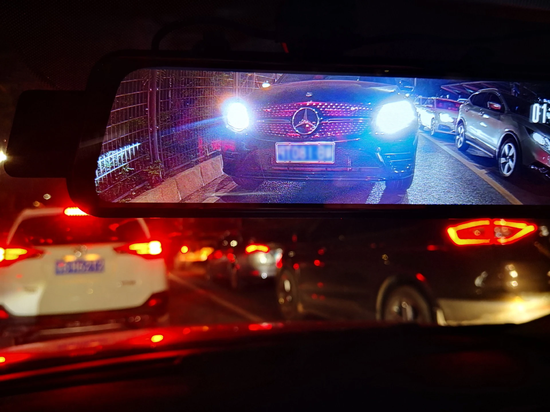 Потоковое зеркало заднего вида 1080p Hd Автомобильная камера черного цвета