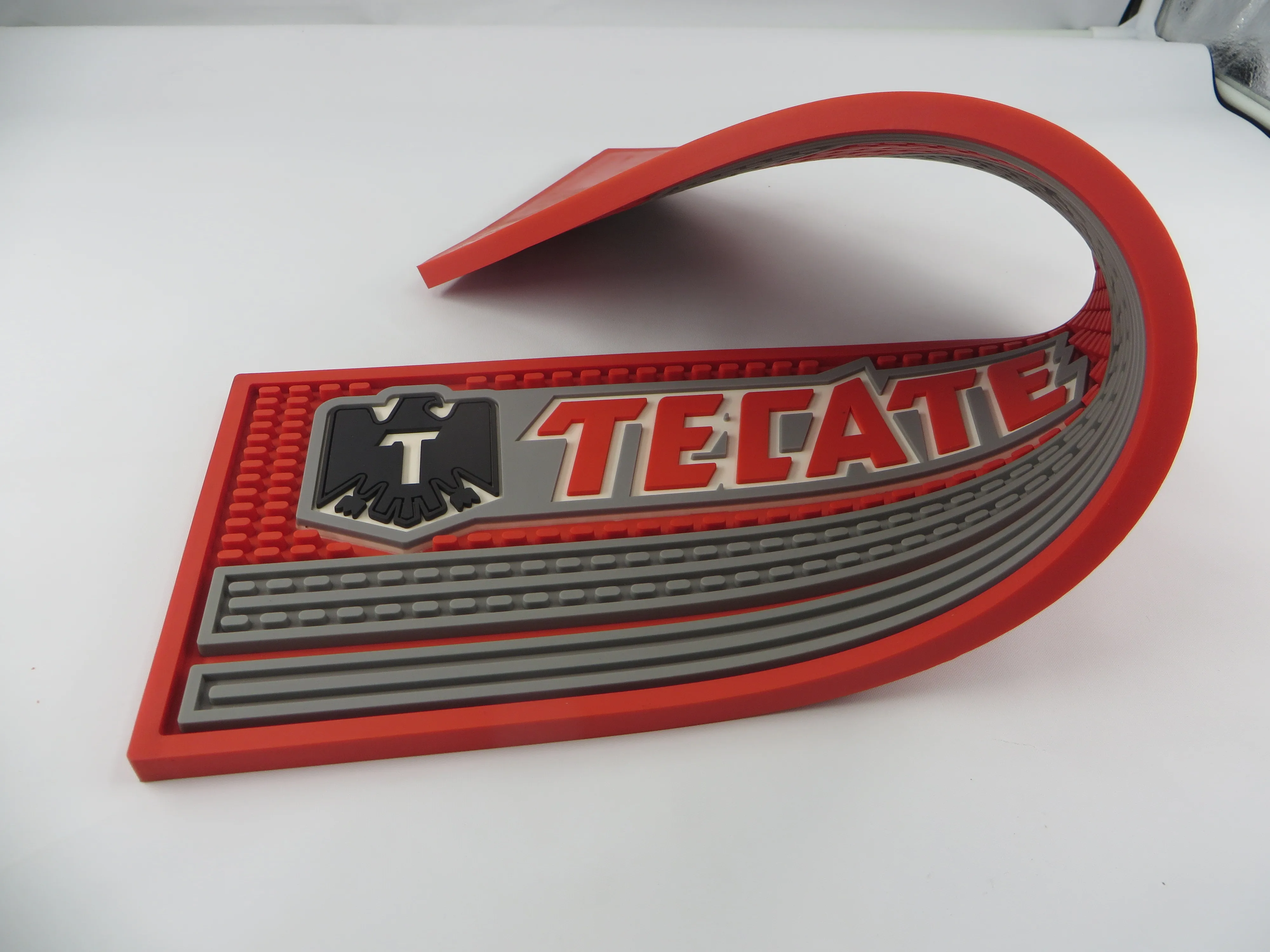 Барная посуда от производителя, промоакция, корона, персонализированный винный резиновый пивной капельный пролив, мягкий ПВХ барный коврик с логотипом