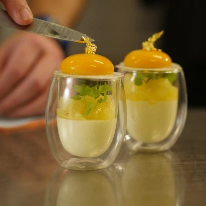 
2020 popular 24k genuine gold leaf 4.33*4.33cm edible gold leaf for sprinkles cake decoration 