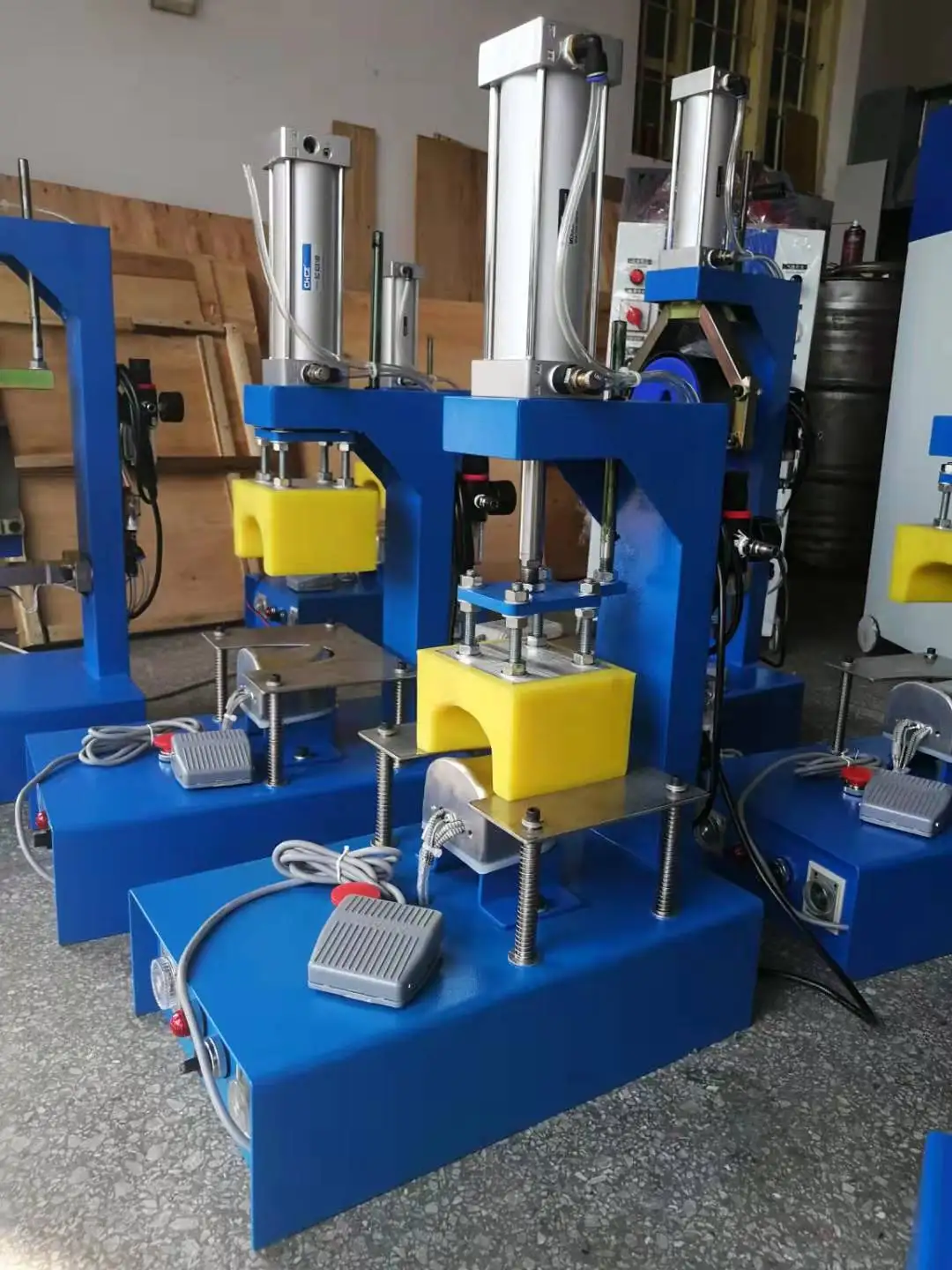 Table Type  Pneumatic Single-head Hot Toe  Seting Machine Shoe low cost making machine