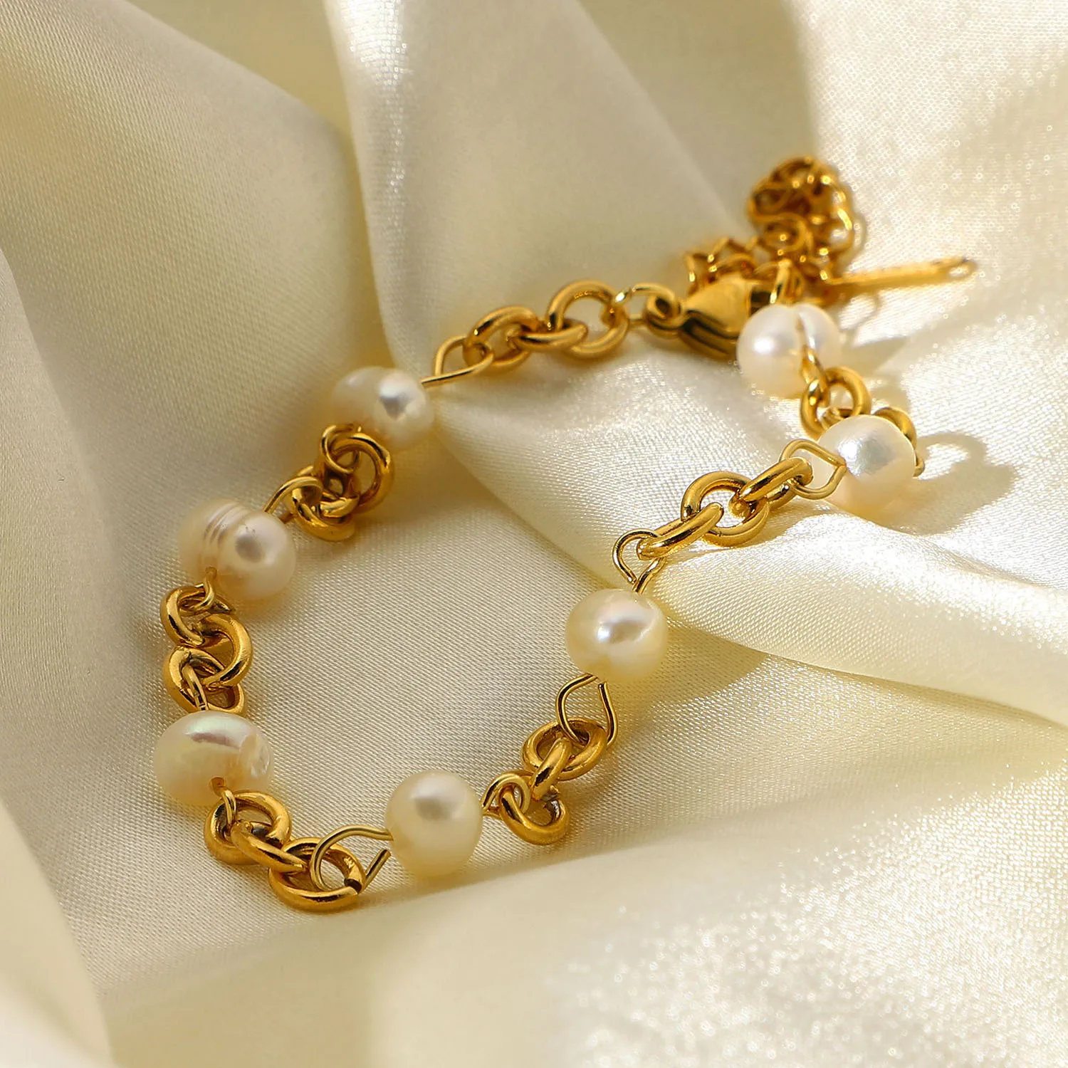 Hot Sale Stainless Steel 18K Gold Plated Natural Freshwater Pearl Chain Bracelet