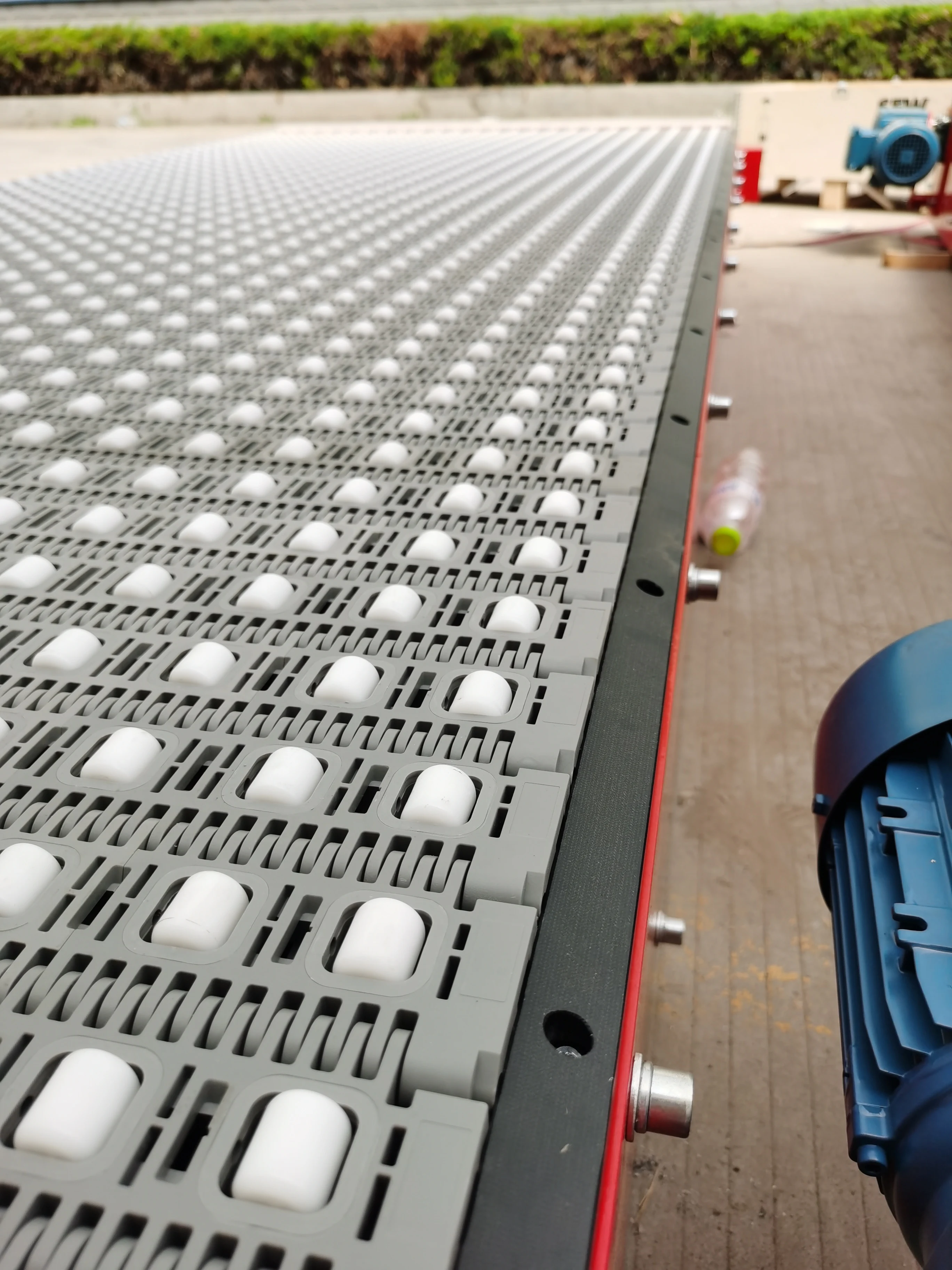 DLTE Plastic Modular Roller Belt Heavy Duty Conveyor For Logistic Industry Cartons Baggages Transporting