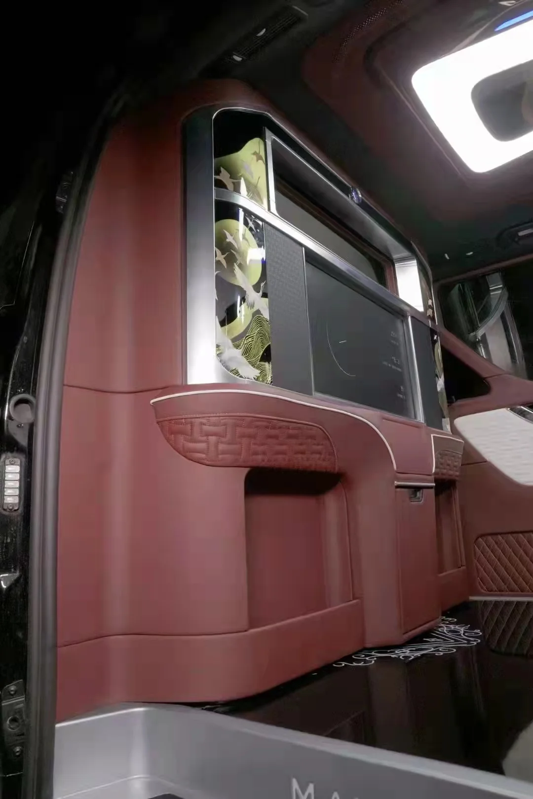 Commercial luxury car modified interior with lift TV partition car TV partition for Alphard