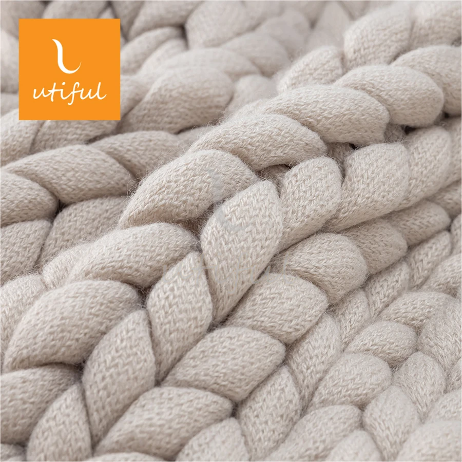 Heavy chunky acrylic knit blanket with poly filling blanket for home decoration