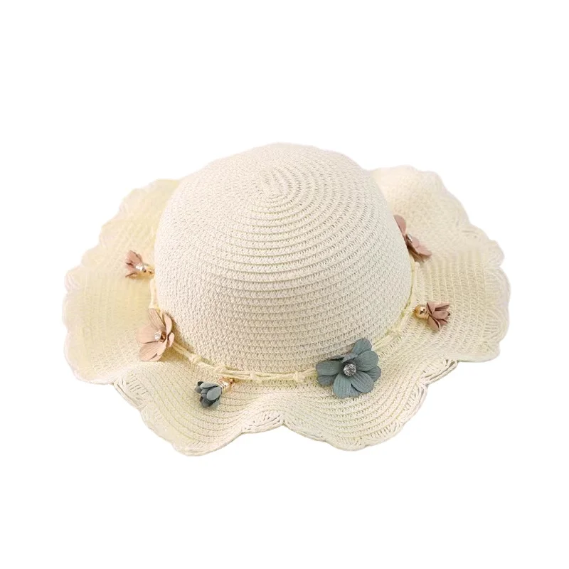 Летняя соломенная шляпа с кисточками