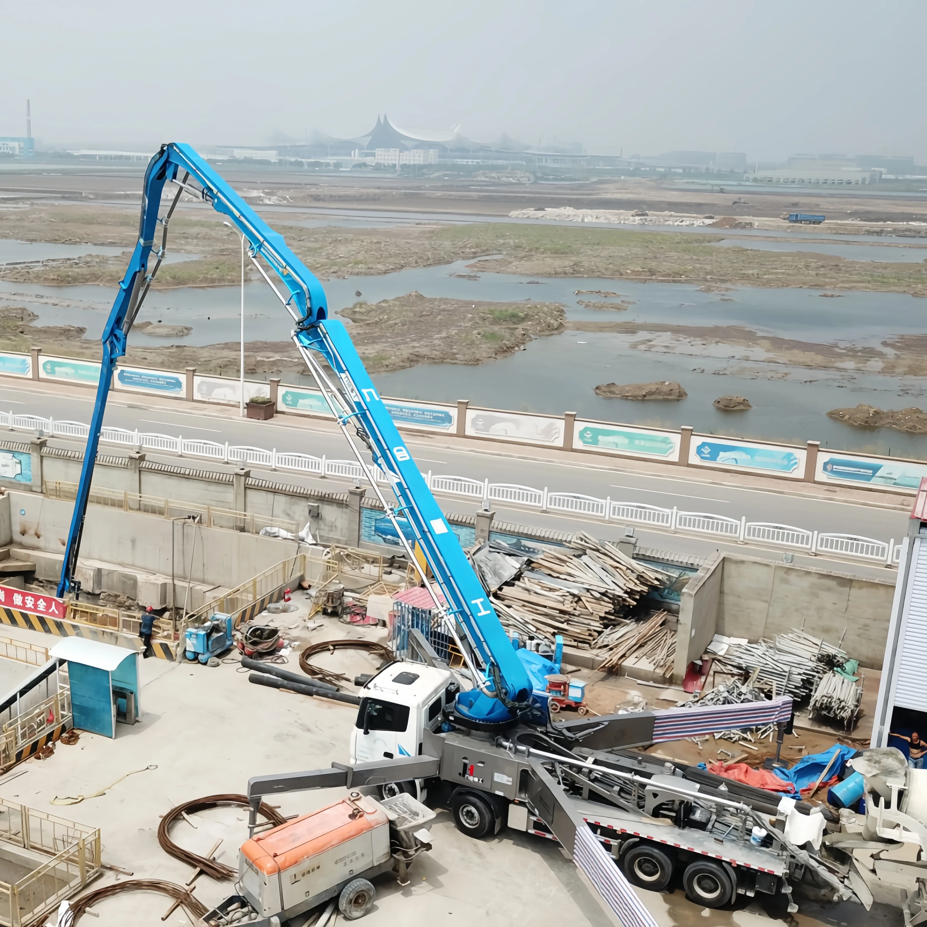 A 48/52/56-meter concrete pump truck produced by Jiuhe Concrete Machinery Production Expert factory in China