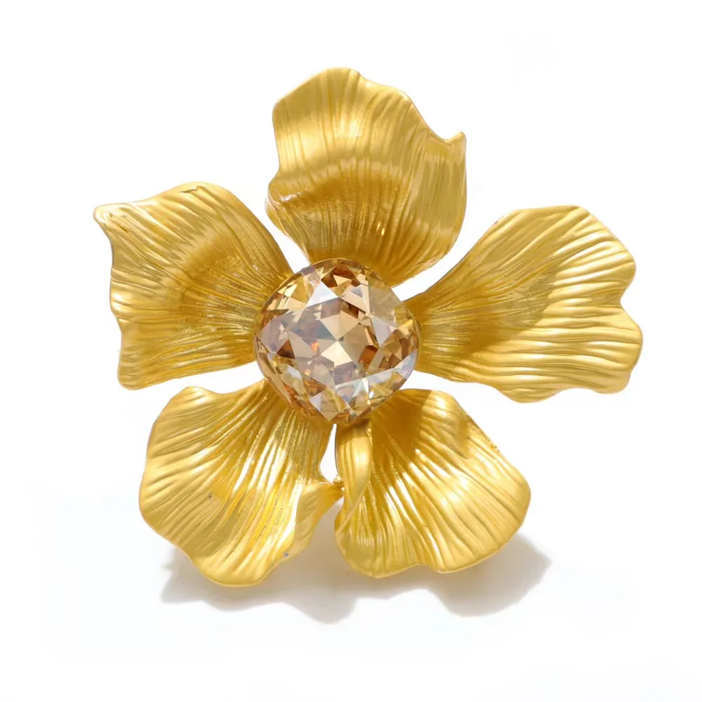wholesale luxury brooches women gloden flower design minimalist crystal flower brooches
