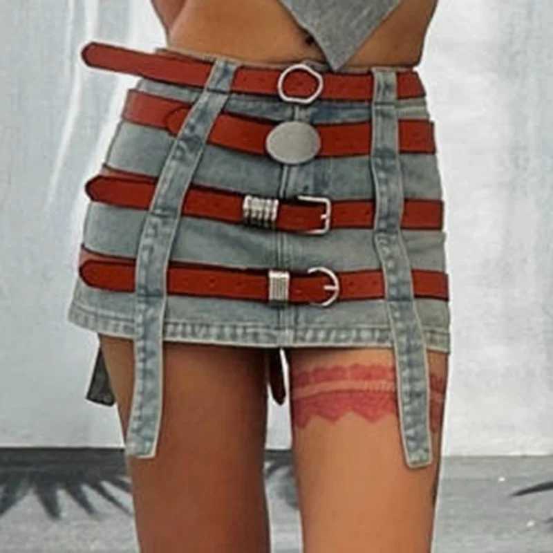 Женская джинсовая юбка с несколькими поясами