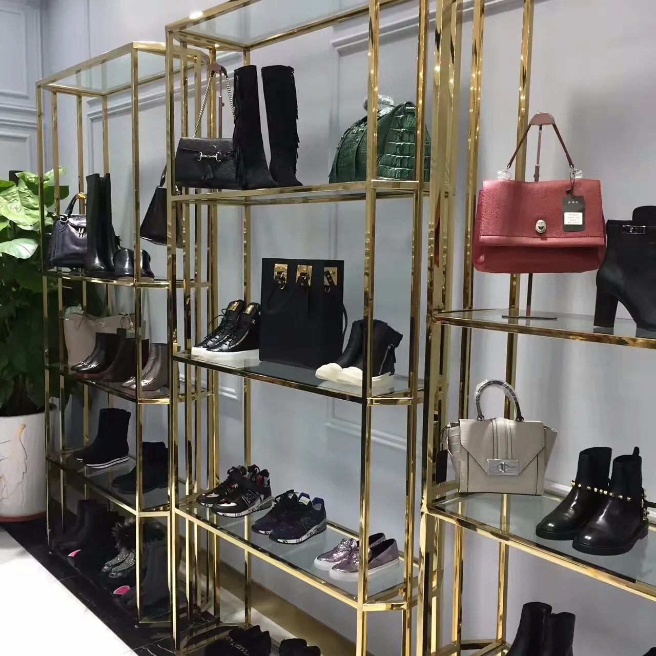 Custom Boutique Gold Wall Rack Nesting Table Shelving Garment Display Rack Clothing Store Furniture