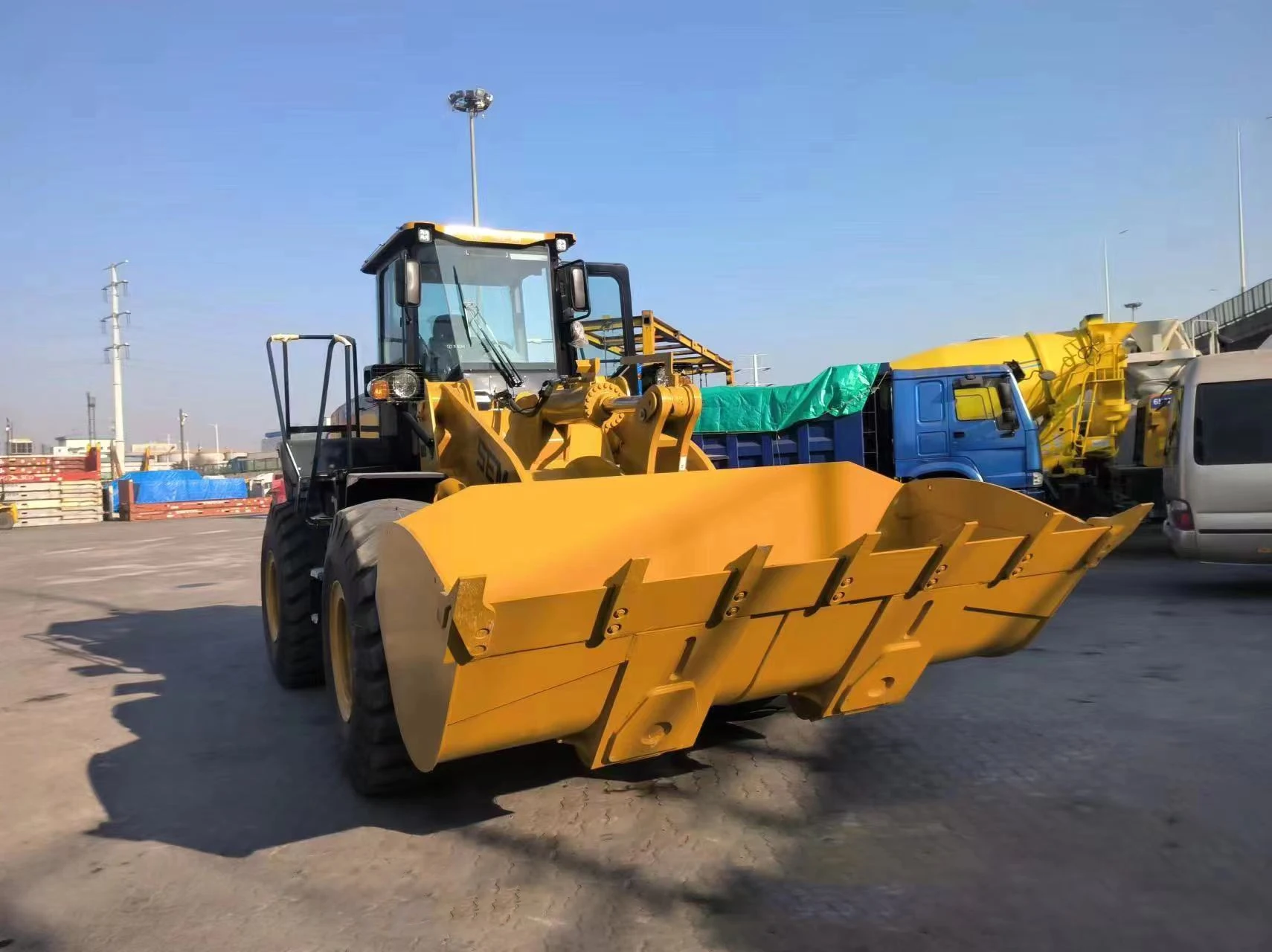 Brand New 5 Tons SEM655D Wheel Loader with Hammer Breaker and Air Conditioner for sale to Bolivia