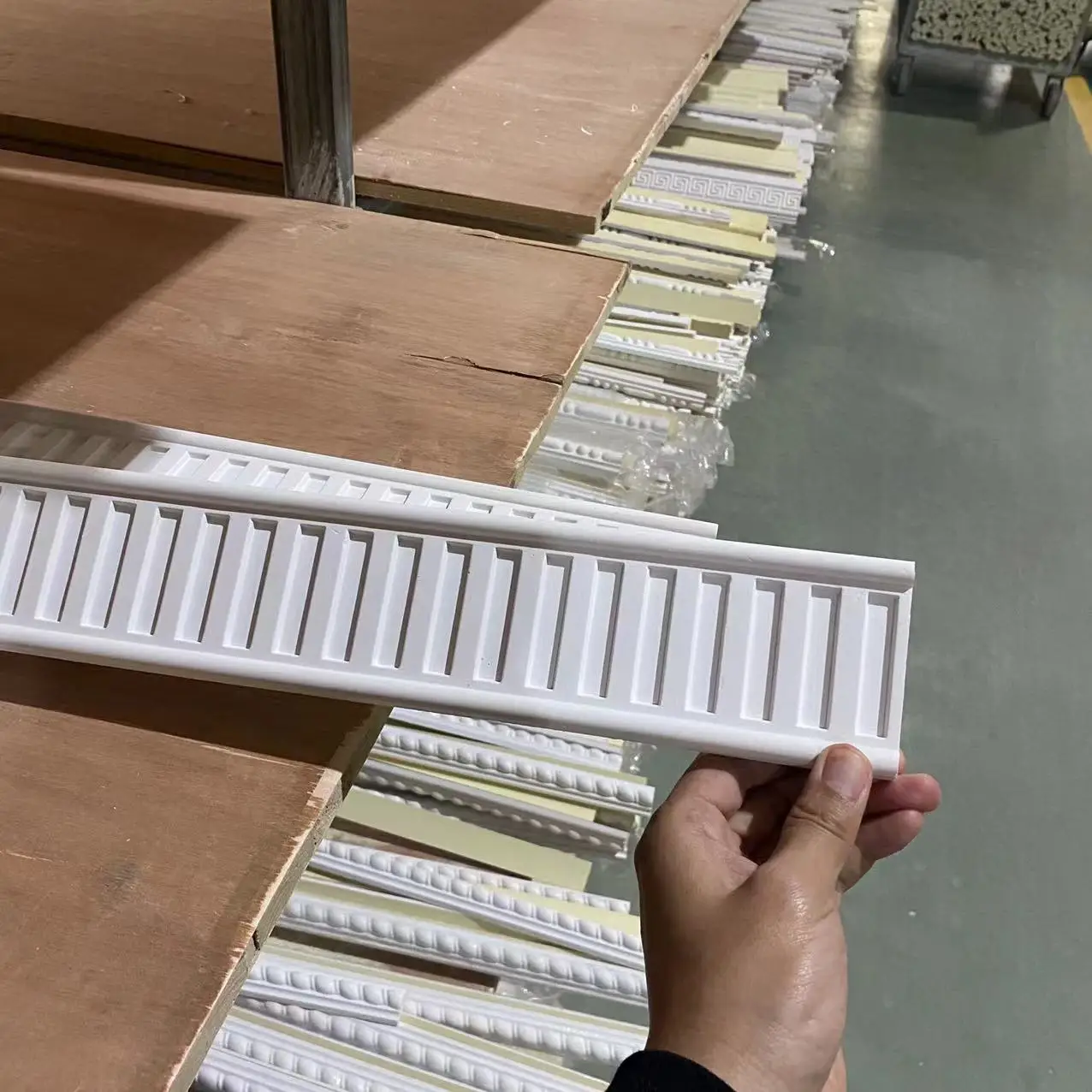 China hot sell polyurethane chair rail moulding for wall decor