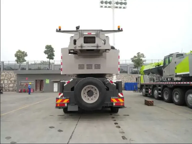 China Mobile Crane 110 Ton Truck Crane Hydra Crane Price Zoomlion ZTC1100V low cost and quality
