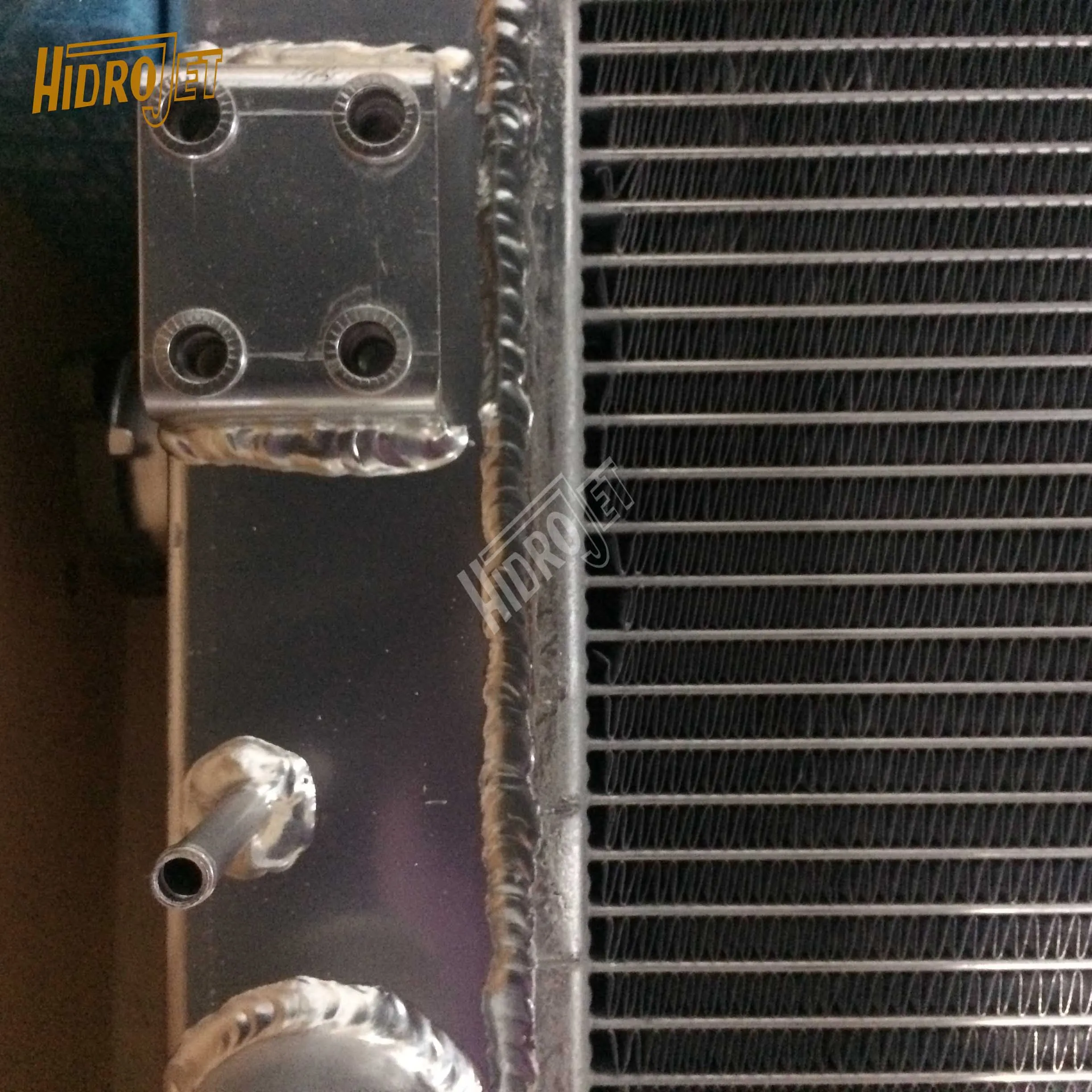 Construction machinery parts R220-9 excavator radiator water tank 11Q6-41710 water cooling radiator for sale