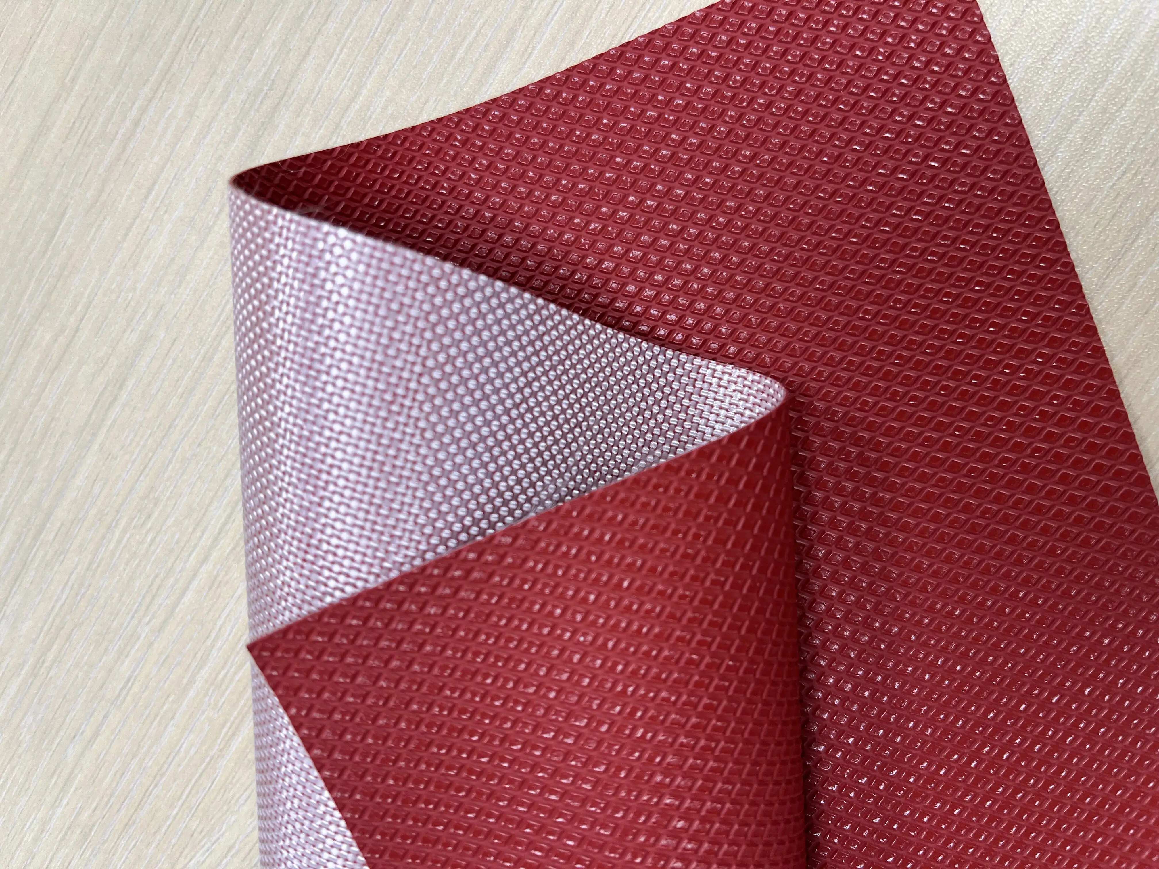 2.5 m 650gsm Tatami Leather Embossing One Side PVC Coating Tarpaulin for Slip-resistant Sport Mats
