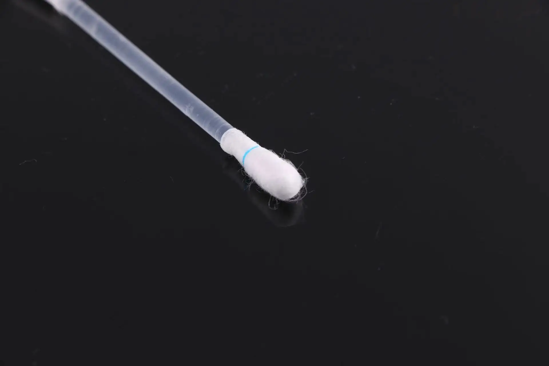 Best selling Disposable Medical Alcohol Cotton Stick Disinfected Cotton Swab Care Tool
