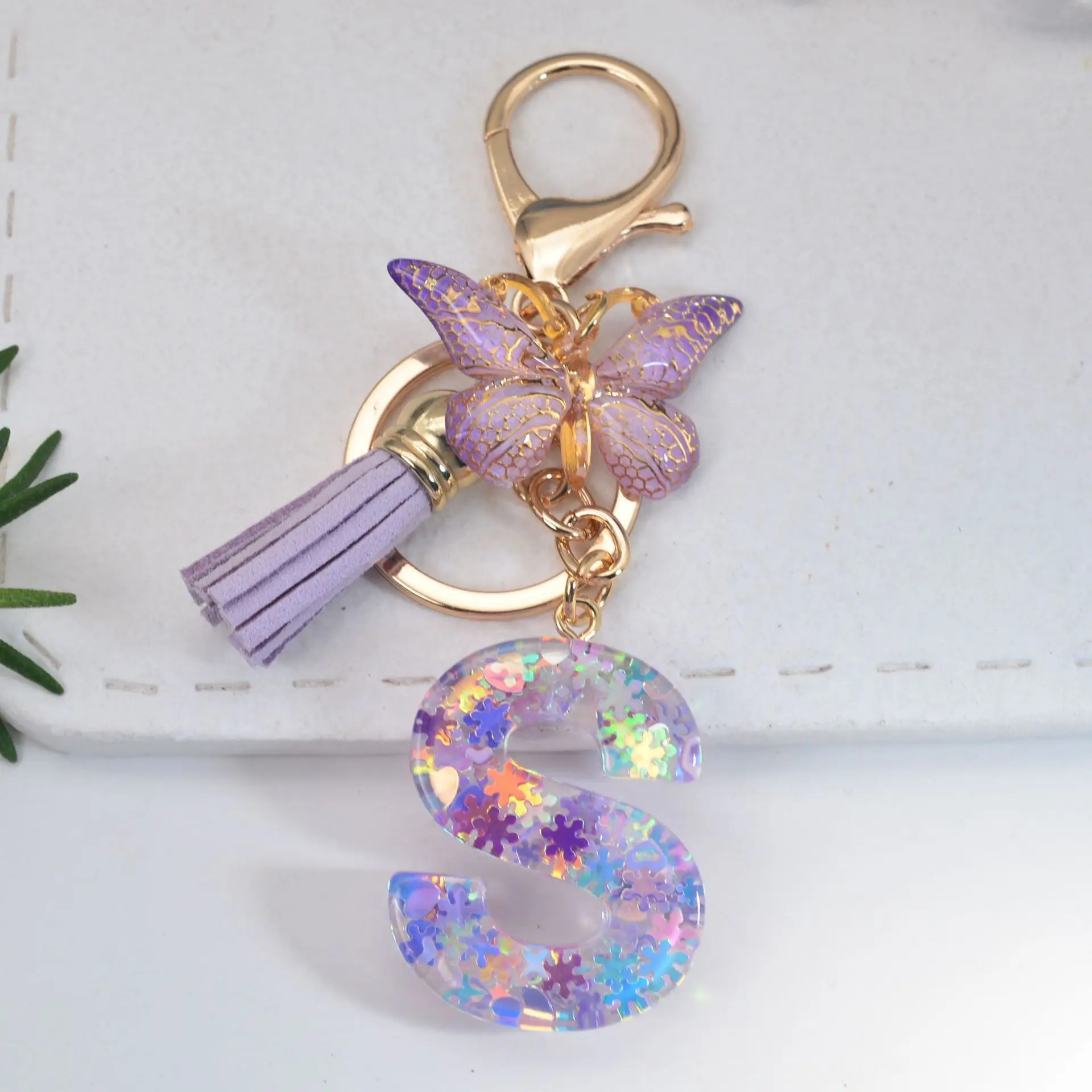 Hot selling New snowflake sequin crystal epoxy English letter keychain men and women bag gift pendant keychain