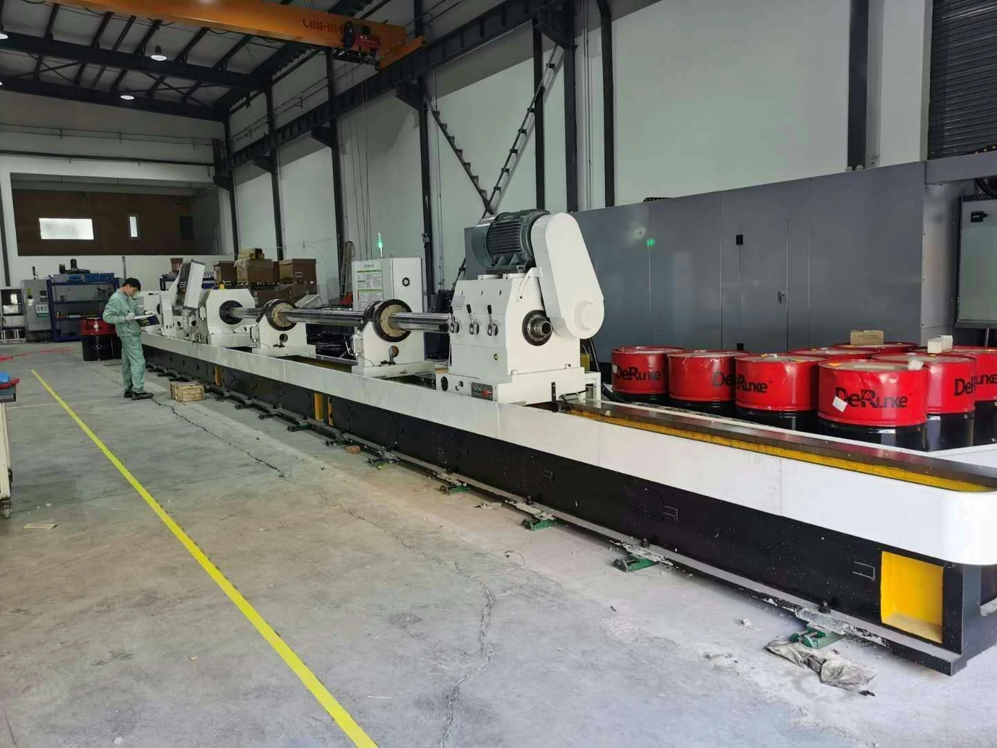 BTA deep hole drilling and boring machine