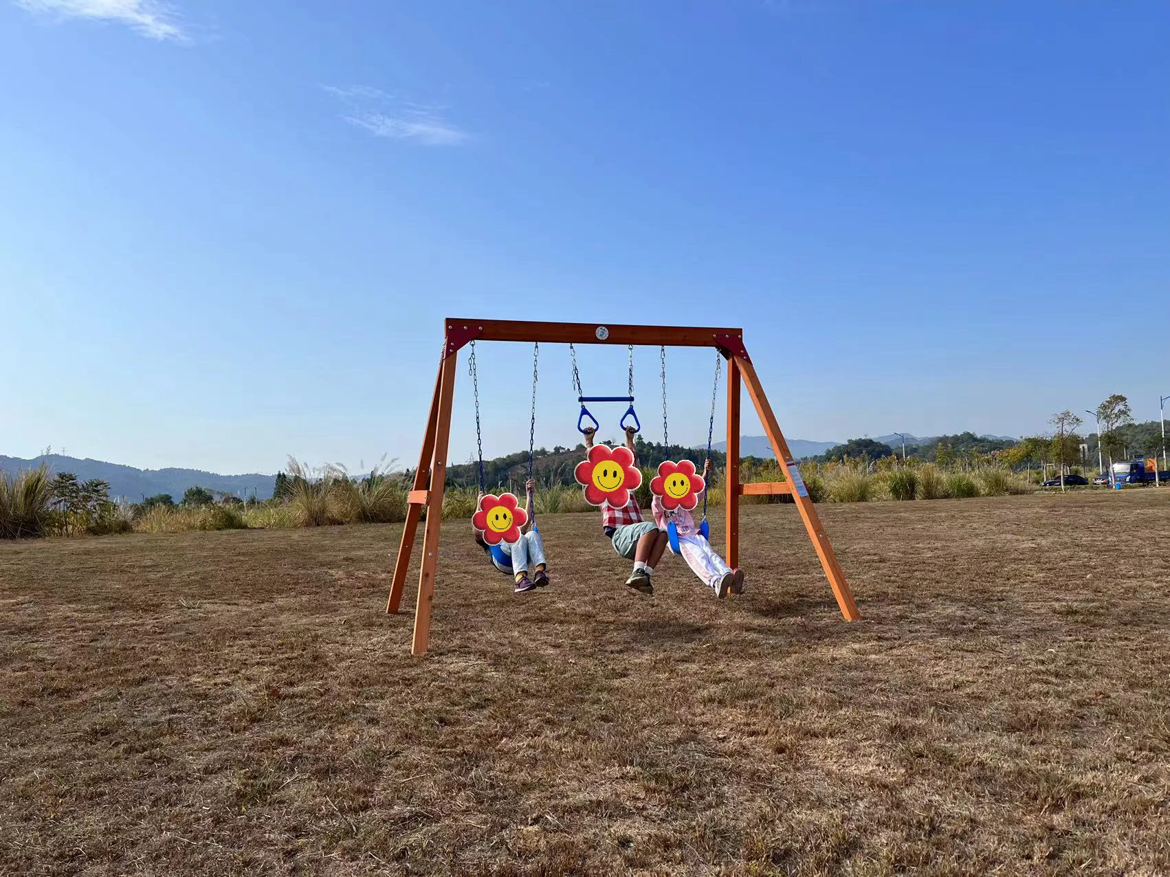 Деревянный детский игровой домик для детей