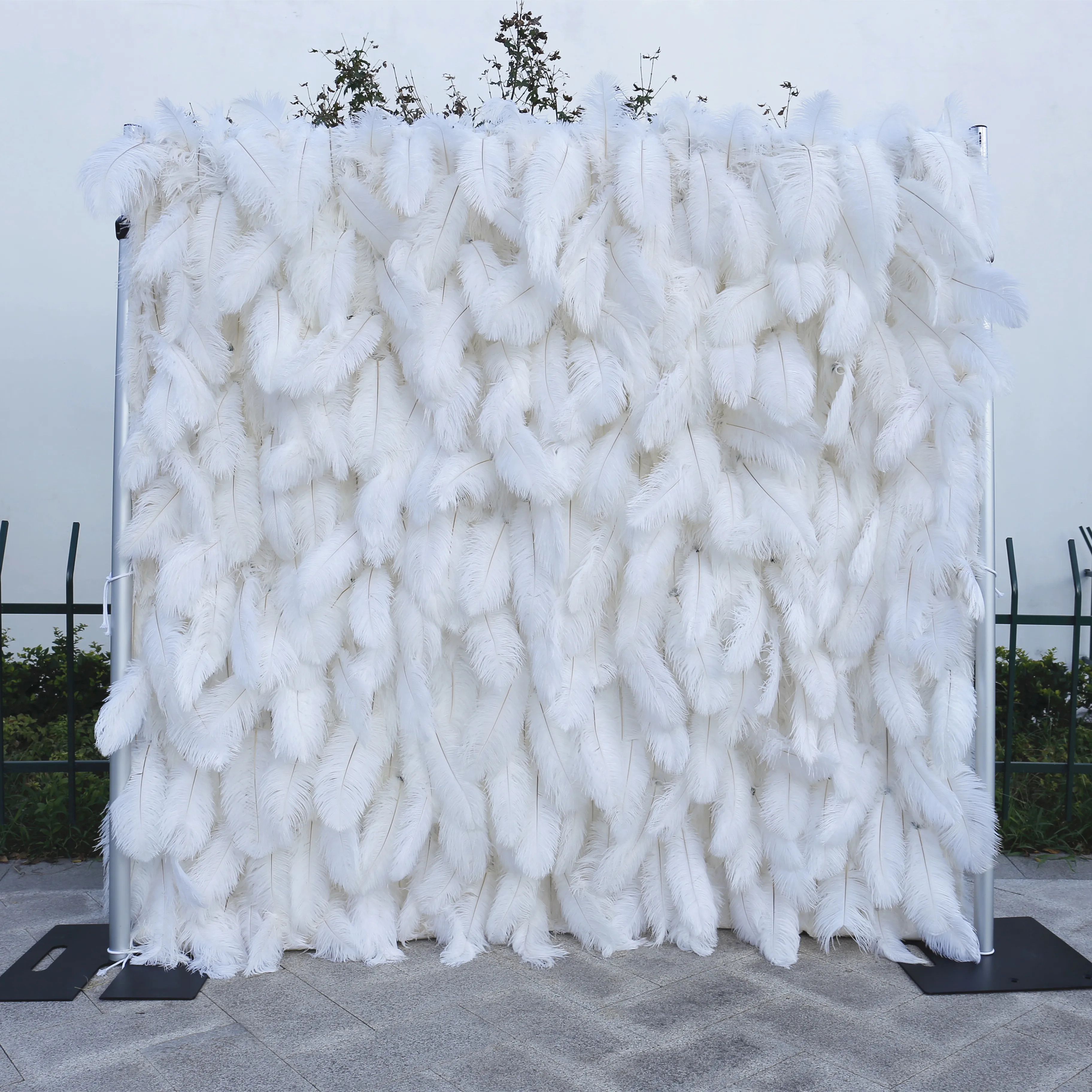 White Feather Wall Backdrop Wedding Event Decoration Wall Artificial Flowers Panel Roll Up Cloth Back White Ostrich Feather Wall