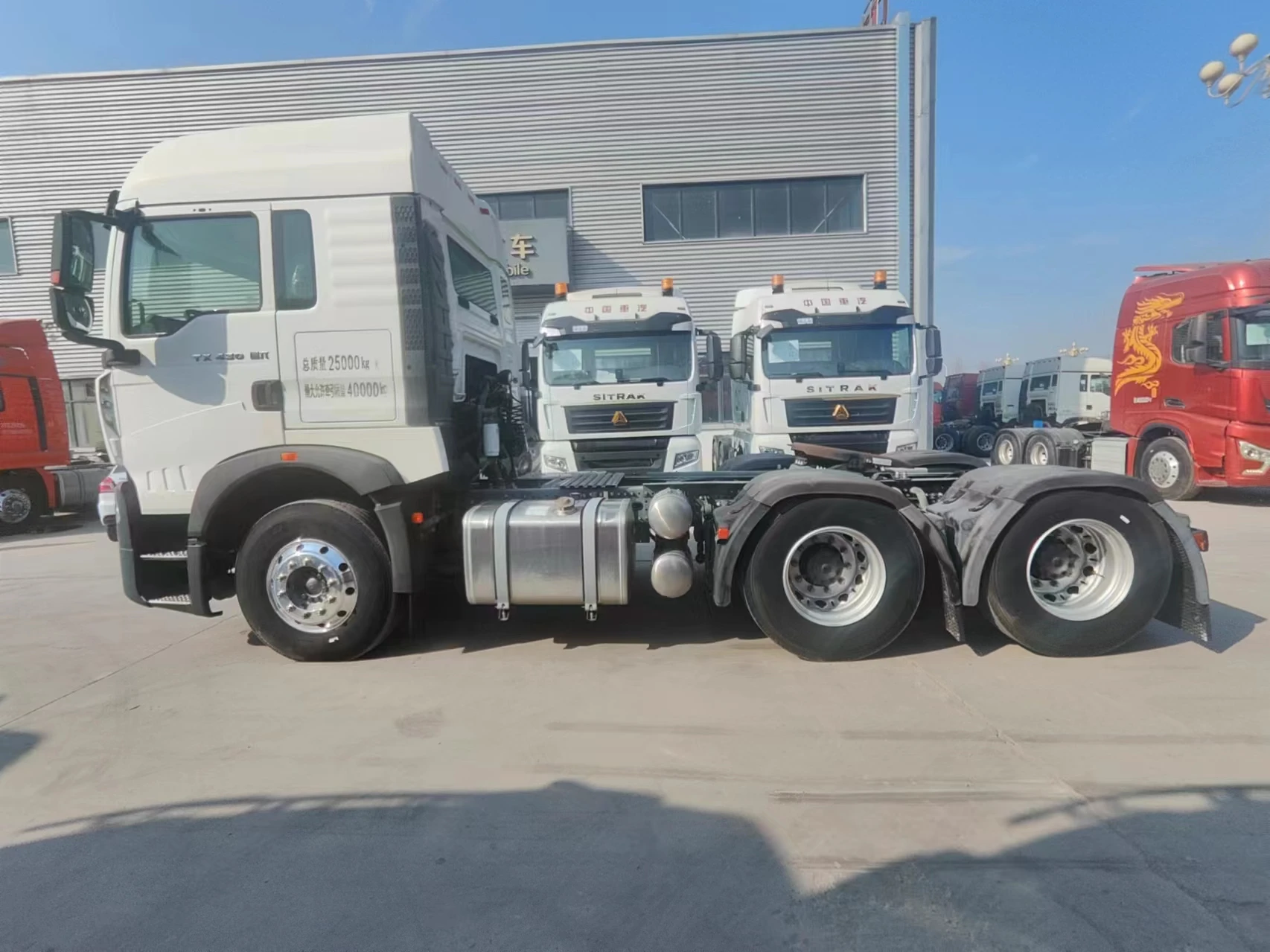 Sinotruck 6X4 Sitrak Used Tractor Trailer Truck Head Truck 336 371 420 Hp Nude Diesel Engine Packing Gross Wheel Color Cab