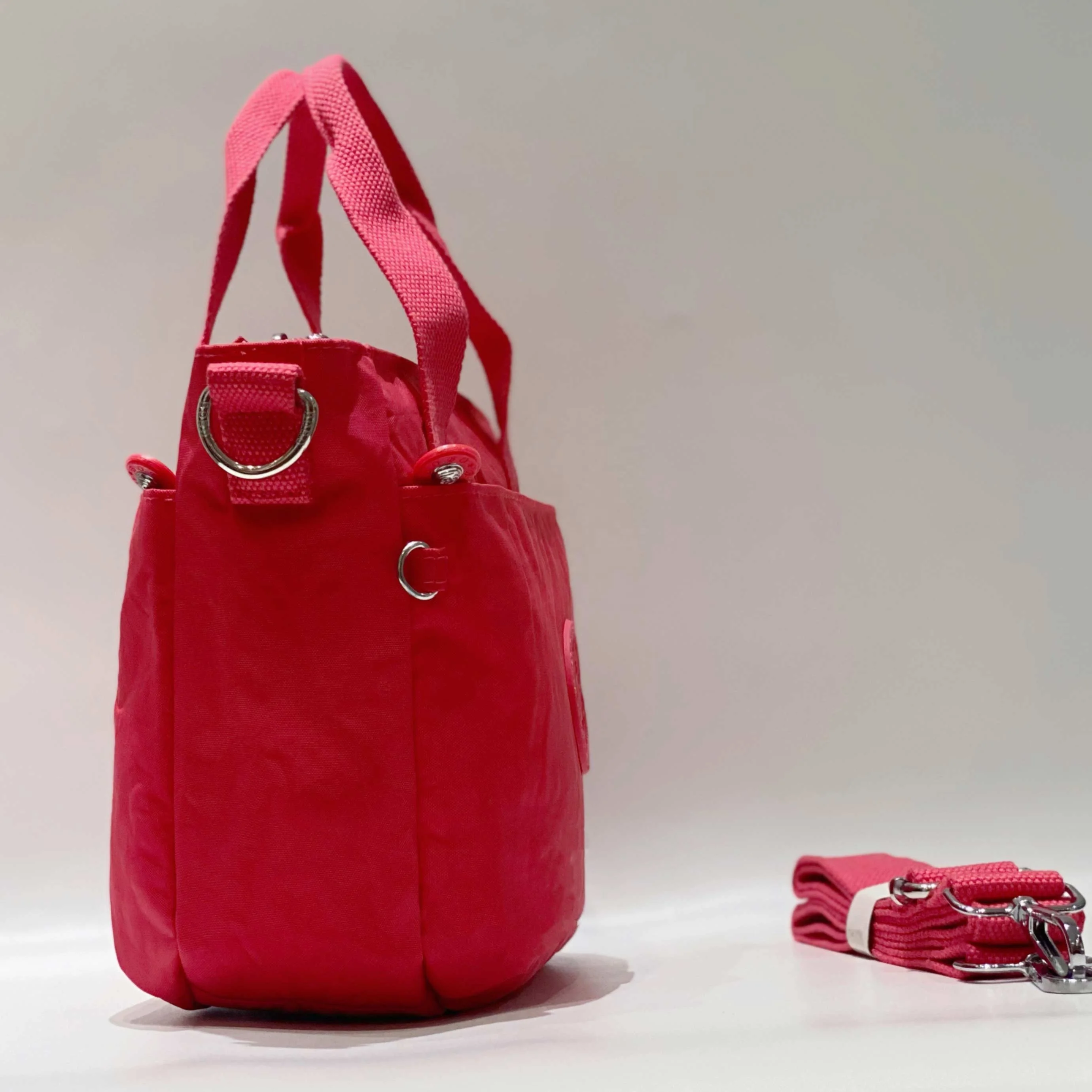 Low MOQ Wholesale Nylon Waterproof Portable Fashion Handbags Women Handbags Ladies Tote Bags